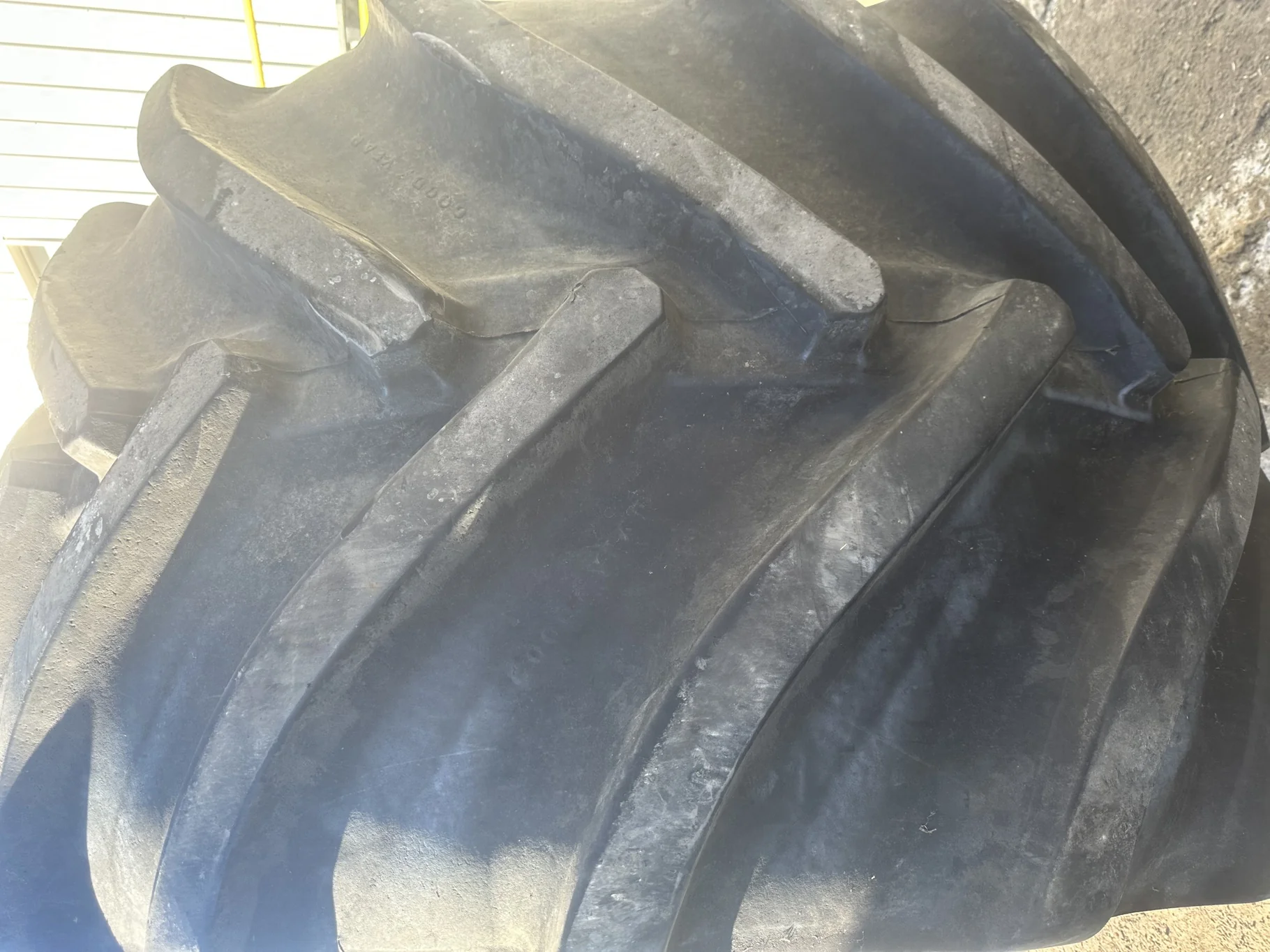 Used 75% LSW1250/35R46 Goodyear Optitrac R-2 (202D) TL on a 44 x 46 Case Silver 20 Bolt Combine Whe image 8