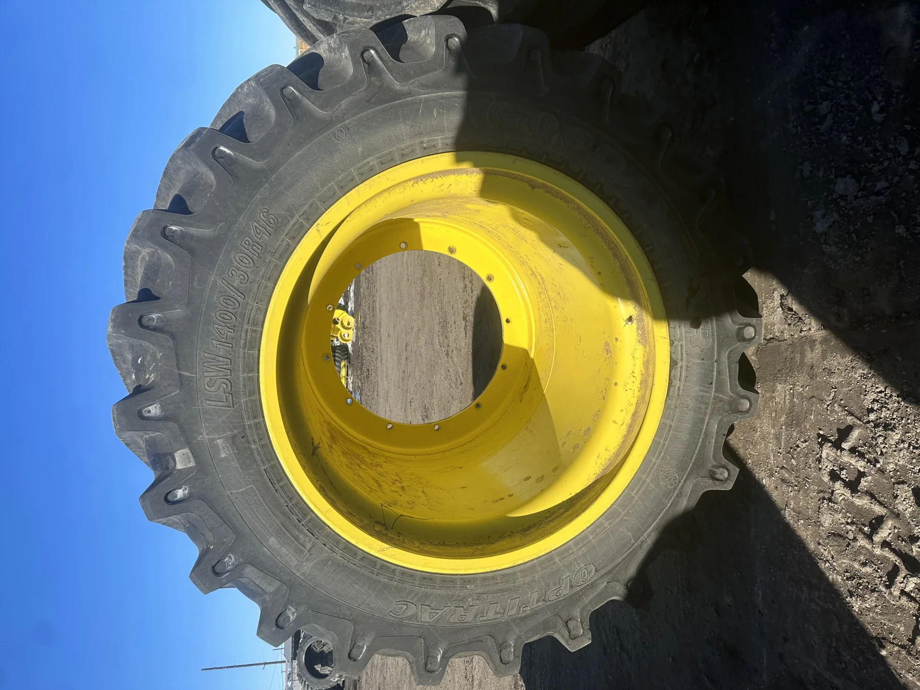 Used 90% LSW 1400/30R46 Goodyear Optitrac R-1W (201D) on a 32 x 46 JD Yellow 12 Bolt Stub Disc image 2