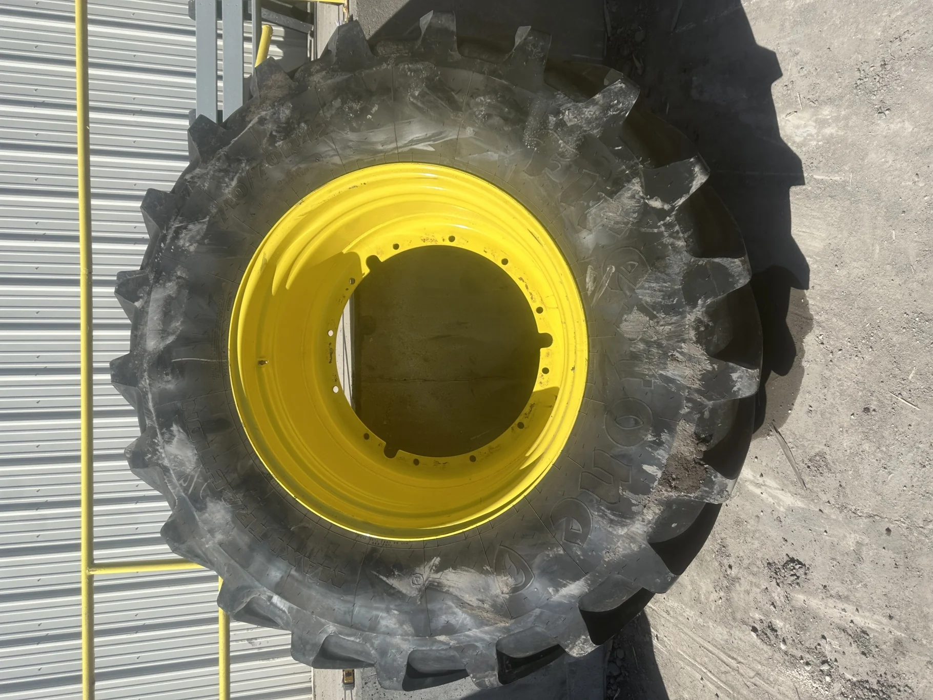 Used 95% 710/70R42 Firestone Maxi Traction R-1W (168D) TL on a 23 x 42 JD Yellow 12 Bolt Stub image 2