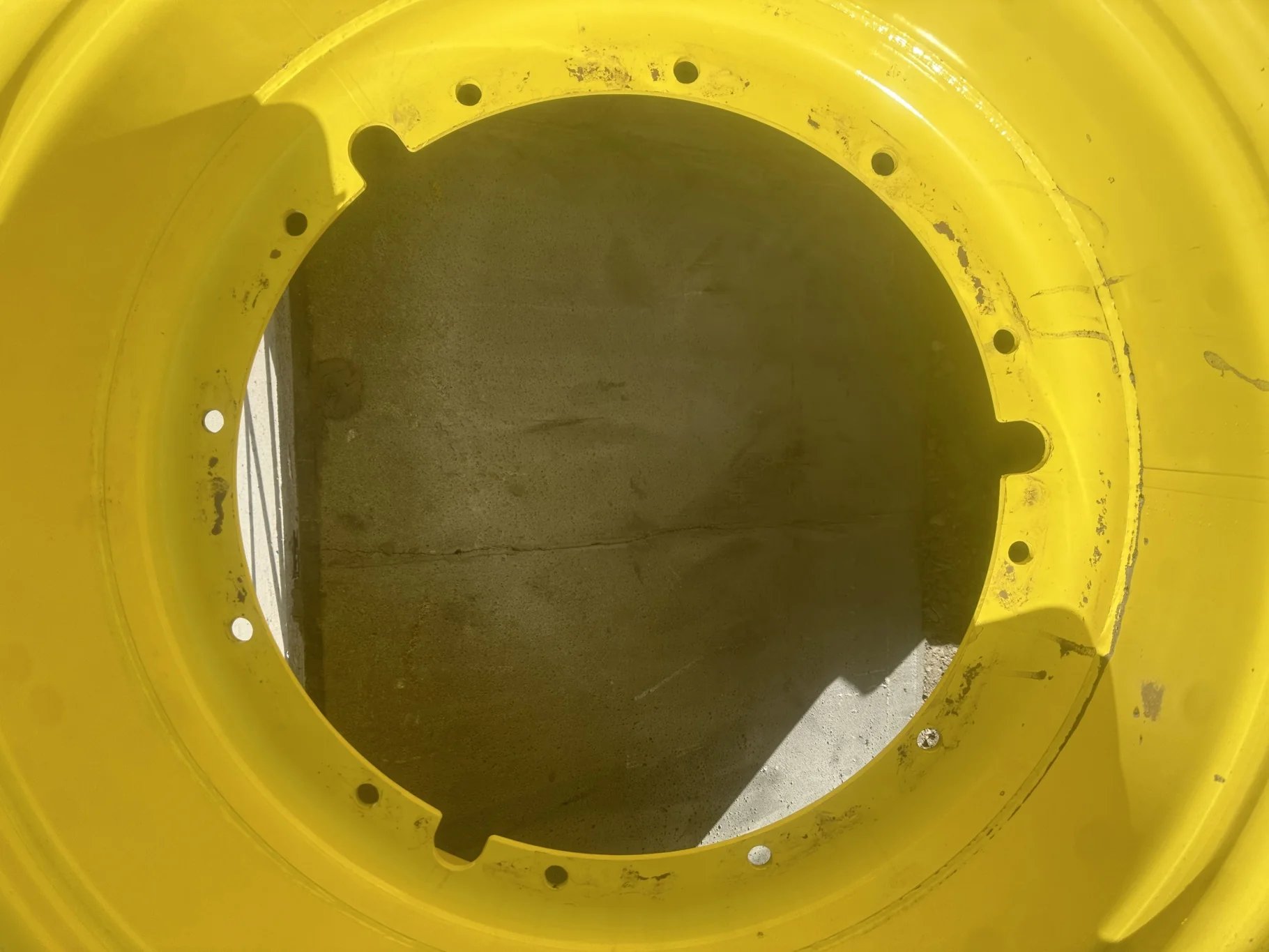 Used 95% 710/70R42 Firestone Maxi Traction R-1W (168D) TL on a 23 x 42 JD Yellow 12 Bolt Stub image 3