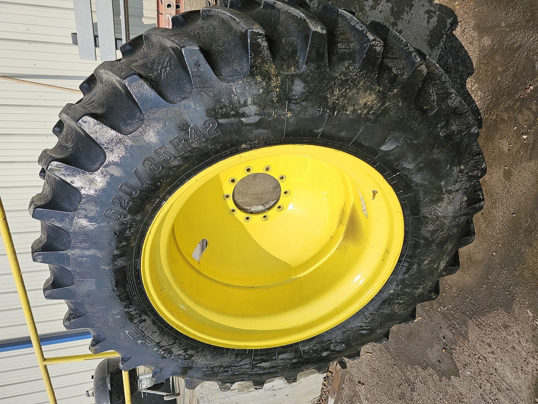Used 80% 520/85R42 Firestone Radial All Traction 23 R-1W (157B) TL on 18 x 42 John Deere Yellow 10