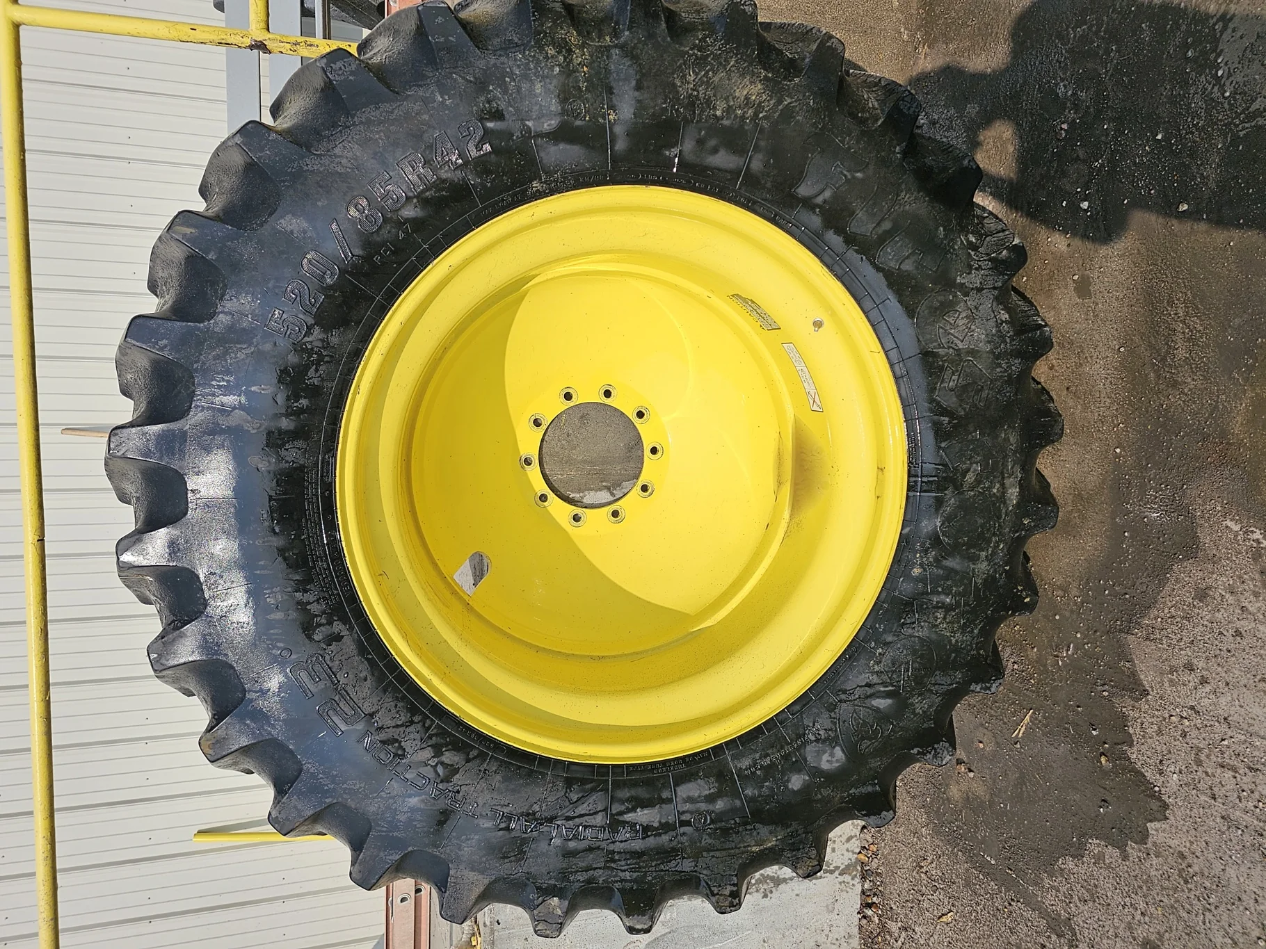 Used 80% 520/85R42 Firestone Radial All Traction 23 R-1W (157B) TL on 18 x 42 John Deere Yellow 10 image 2