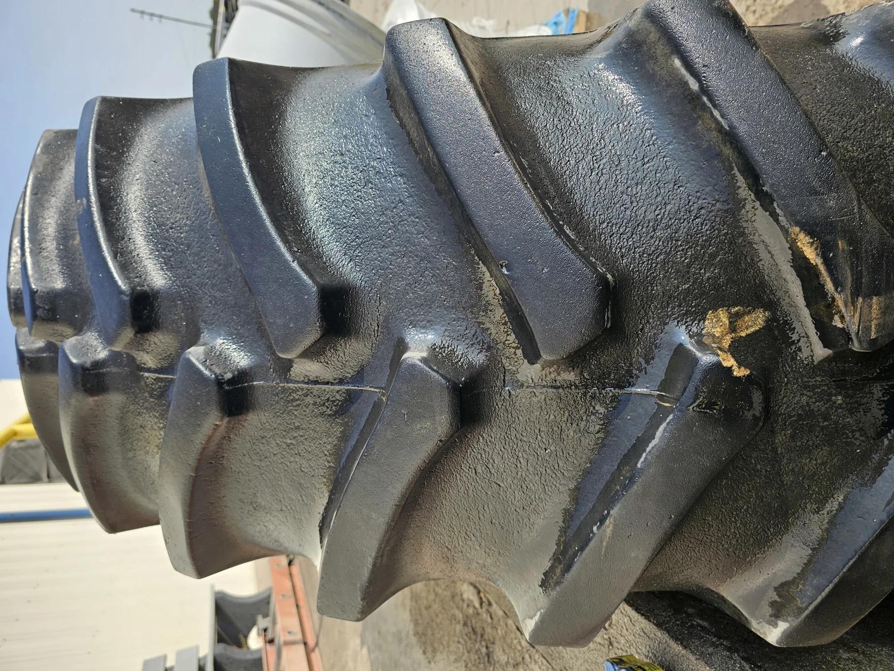 Used 80% 520/85R42 Firestone Radial All Traction 23 R-1W (157B) TL on 18 x 42 John Deere Yellow 10 image 3