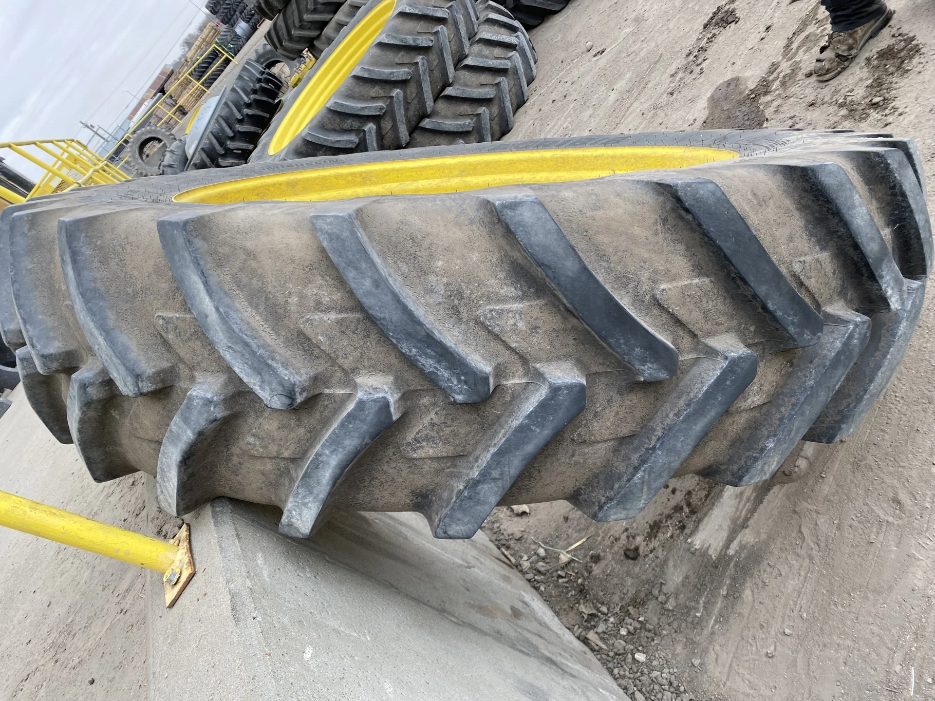 Used 85% 480/80R50 (18.4R50) Michelin AgriBib 2 R-1W (159A8/159B) TL on a 15 x 50 JD Yellow 10 image 2