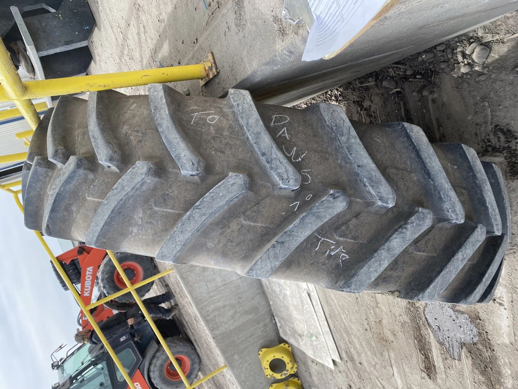 Used 85% 480/80R50 (18.4R50) Michelin AgriBib 2 R-1W (159A8/159B) TL on a 15 x 50 JD Yellow 10 image 5