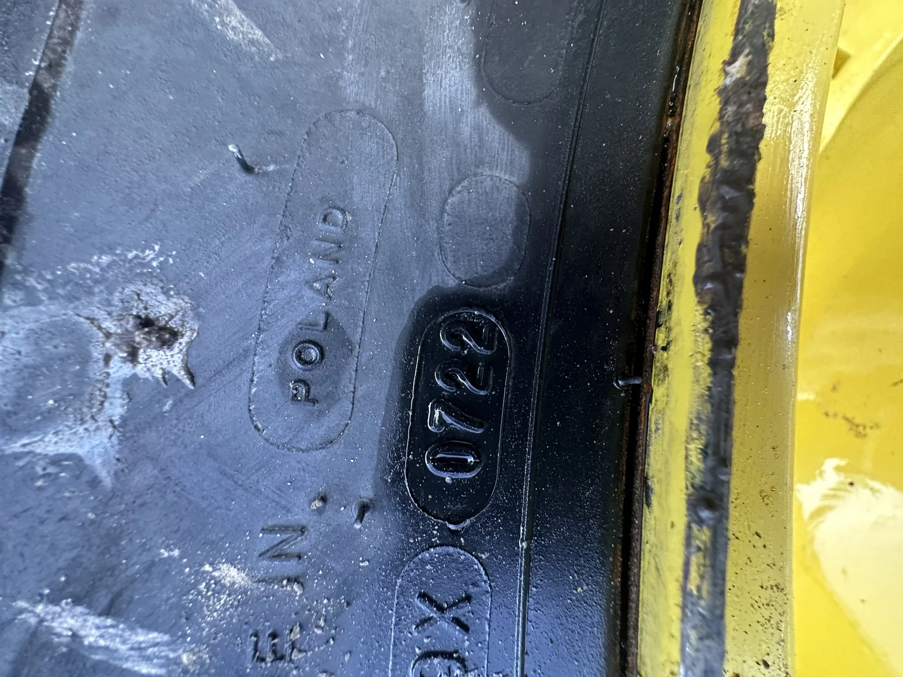 Used 90% 420/85R34 (16.9R34) Michelin AgriBib 2 R-1W 147A8/147B TL on a 15 x 34 JD Yellow Waff image 3