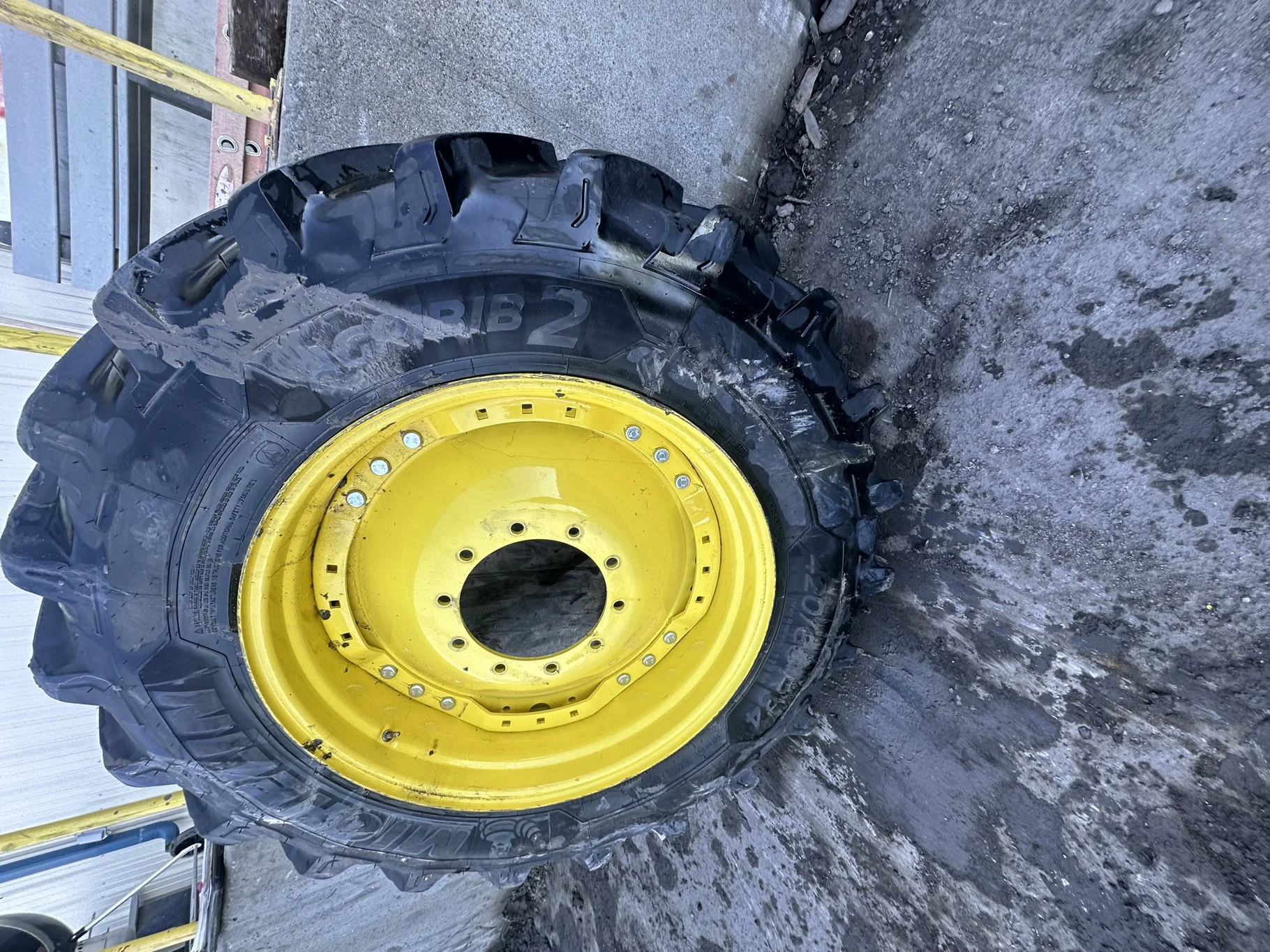 Used 90% 420/85R34 (16.9R34) Michelin AgriBib 2 R-1W 147A8/147B TL on a 15 x 34 JD Yellow Waff image 4