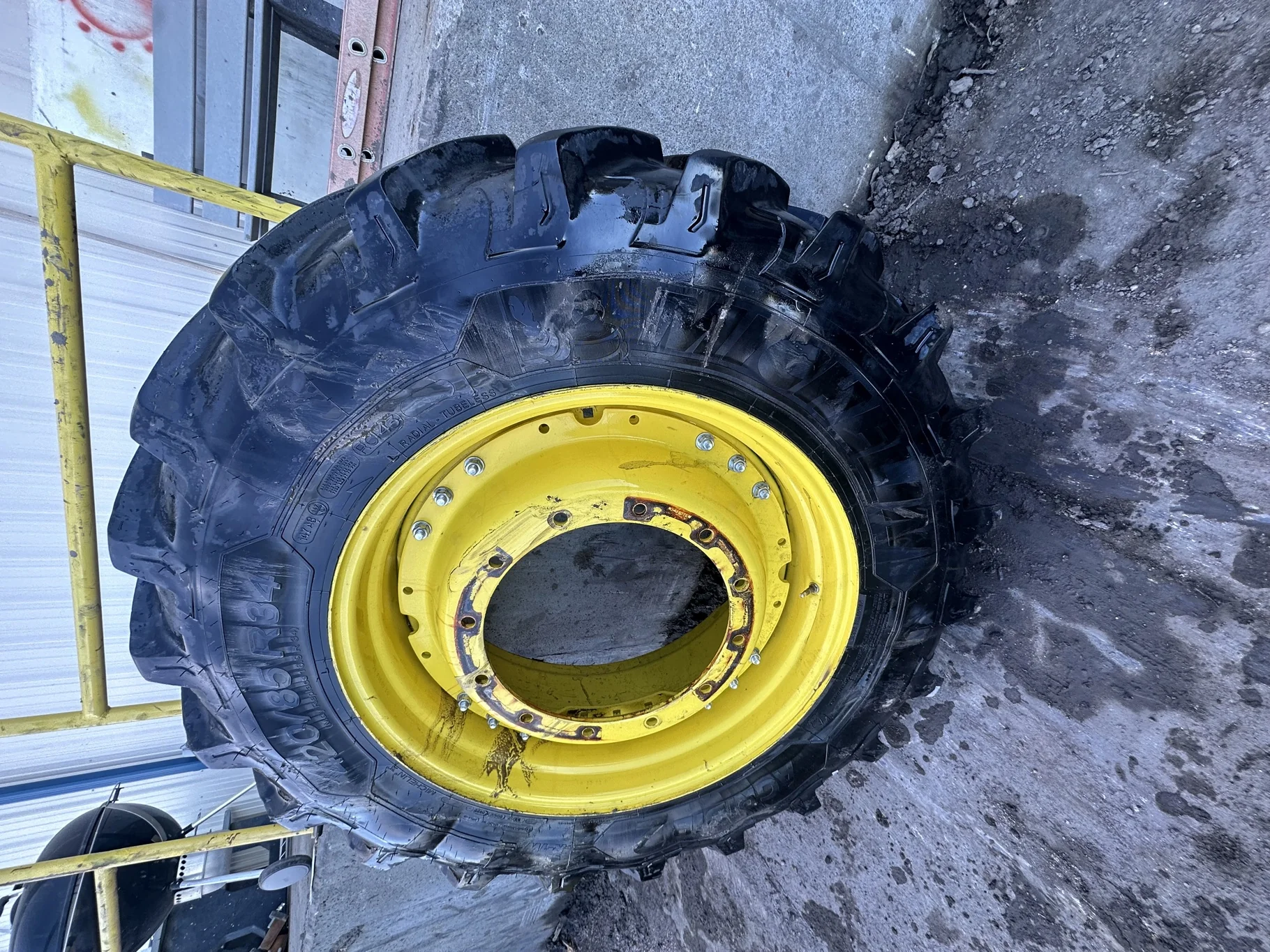 Used 90% 420/85R34 (16.9R34) Michelin AgriBib 2 R-1W 147A8/147B TL on a 15 x 34 JD Yellow Waff