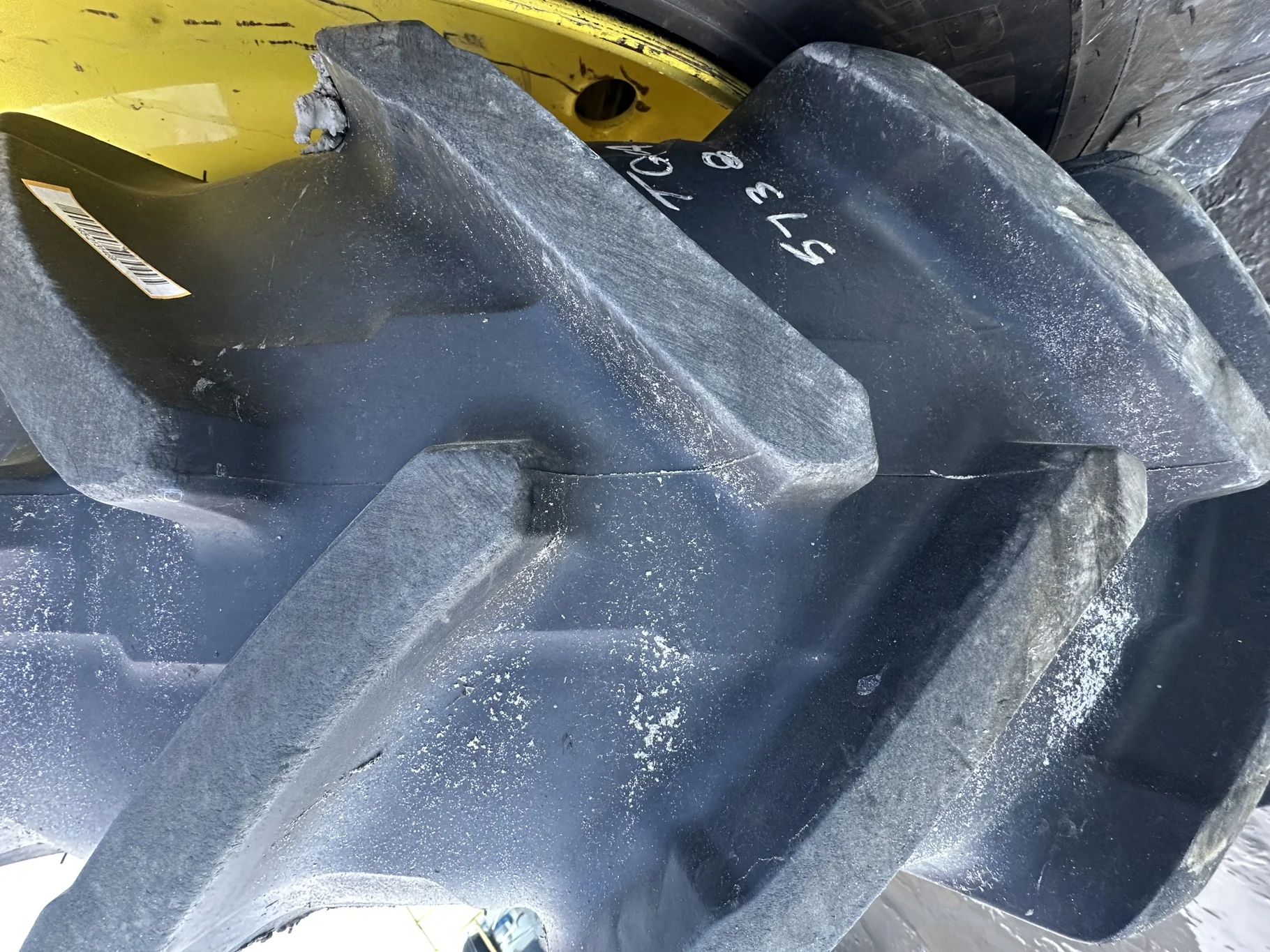 Used 90% 420/85R34 (16.9R34) Michelin AgriBib 2 R-1W 147A8/147B TL on a 15 x 34 JD Yellow Waff image 3