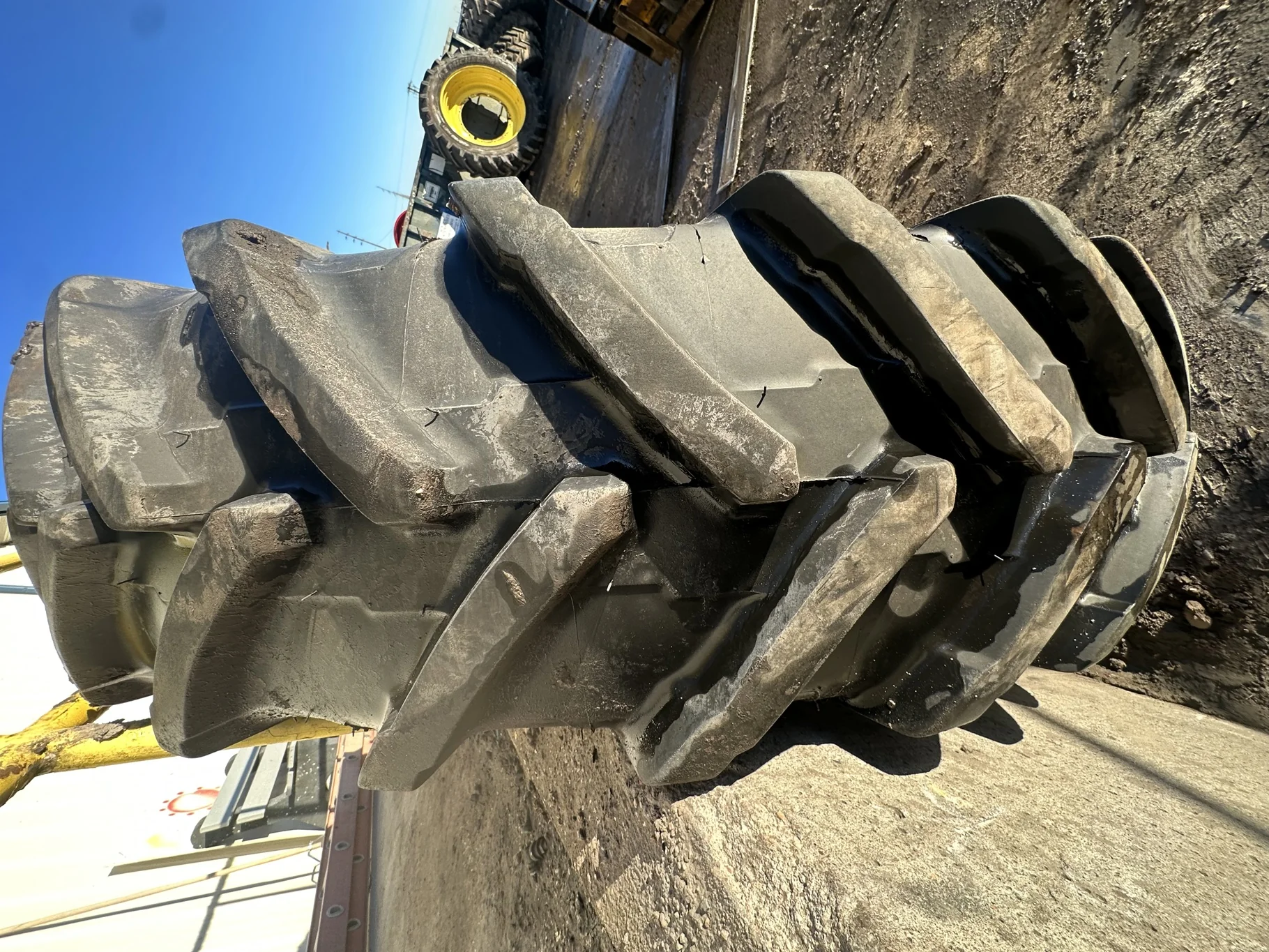 Used 90% 480/80R50 (18.4R50) Michelin AgriBib 2 R-1W 159A8/159B TL on a 15 x 50 JD Yellow 10 B image 5