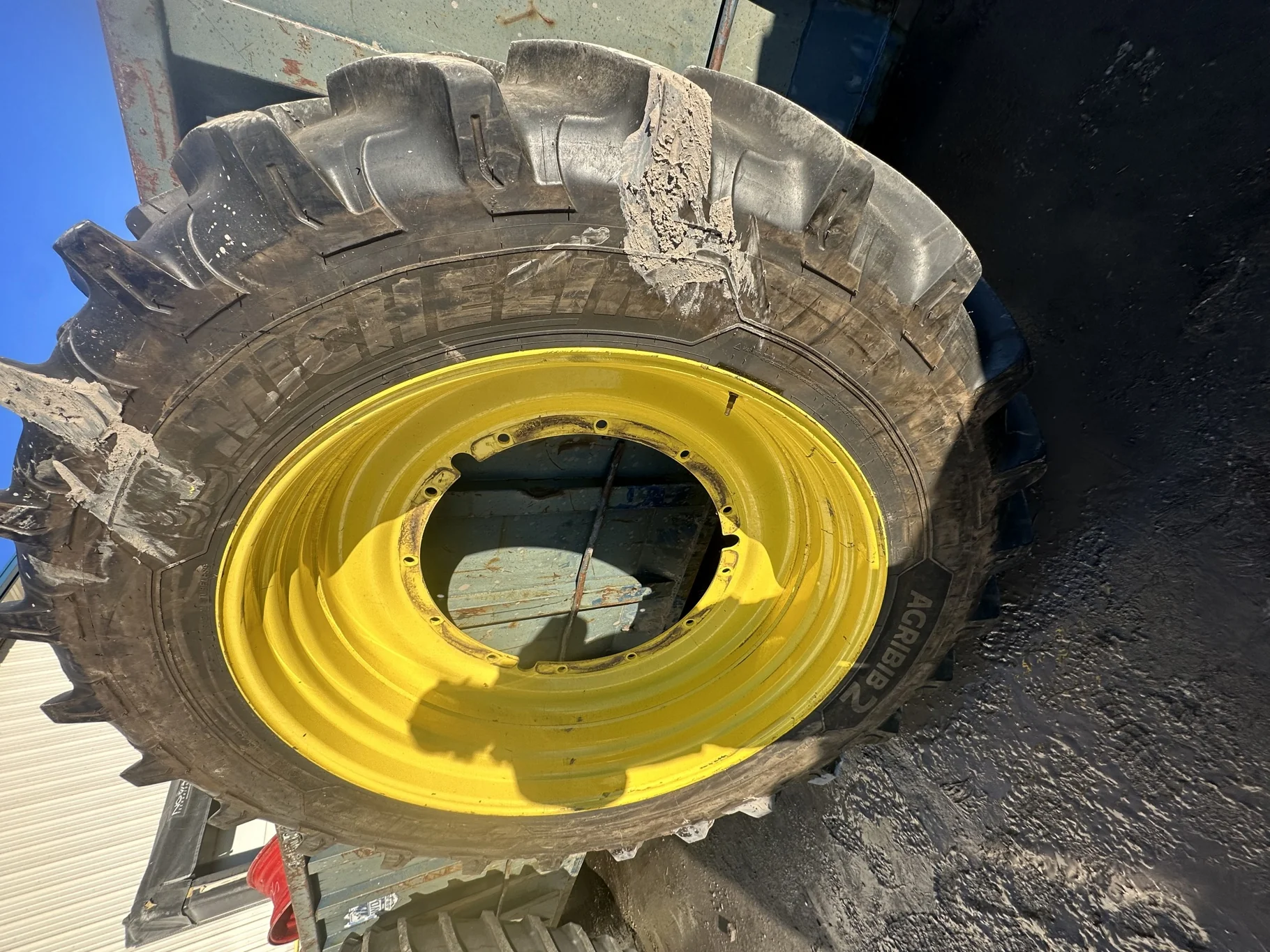 Used 90% 480/80R50 (18.4R50) Michelin AgriBib 2 R-1W 159A8/159B TL on a 15 x 50 JD Yellow 12 B