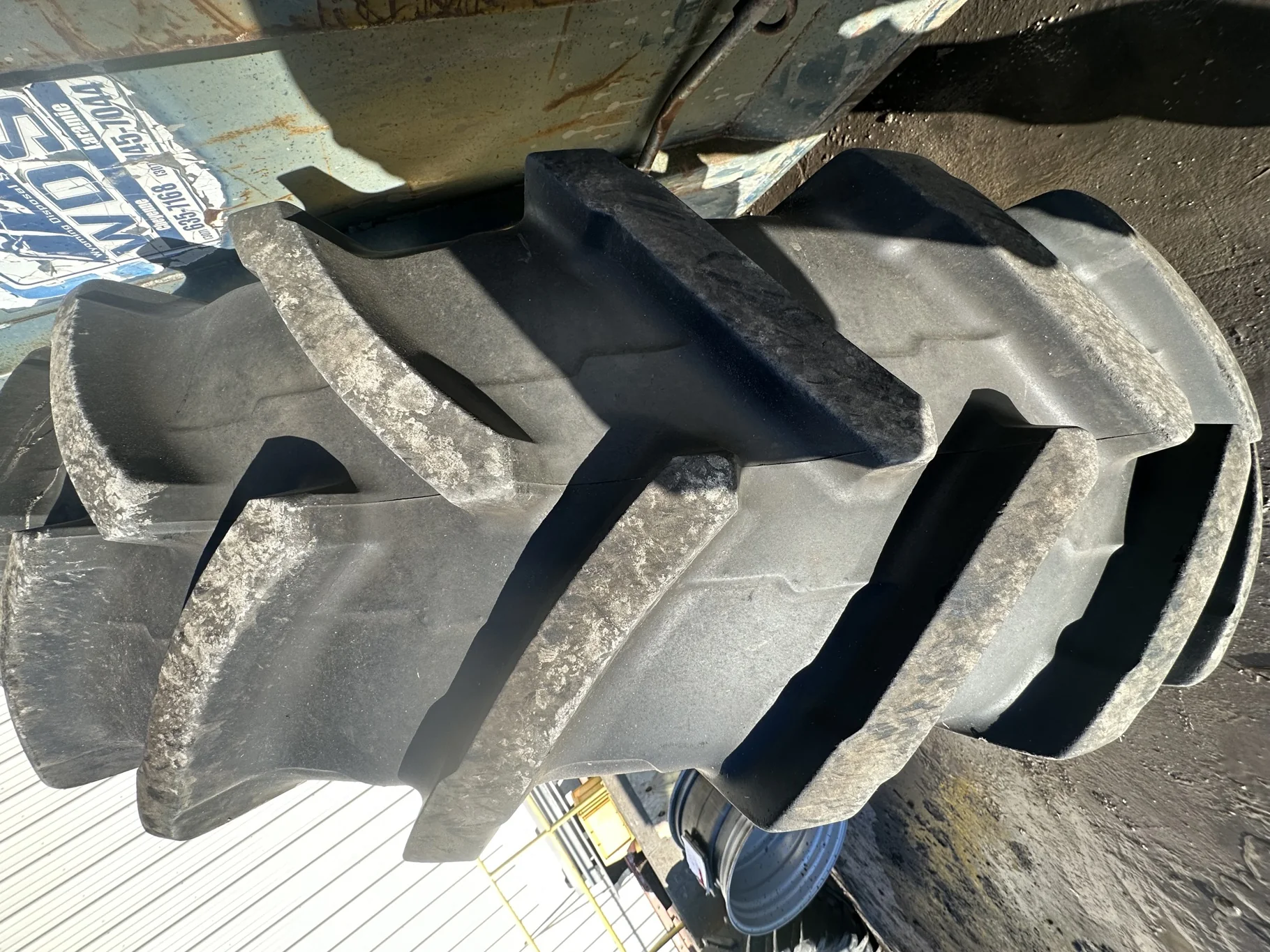 Used 90% 480/80R50 (18.4R50) Michelin AgriBib 2 R-1W 159A8/159B TL on a 15 x 50 JD Yellow 12 B image 4