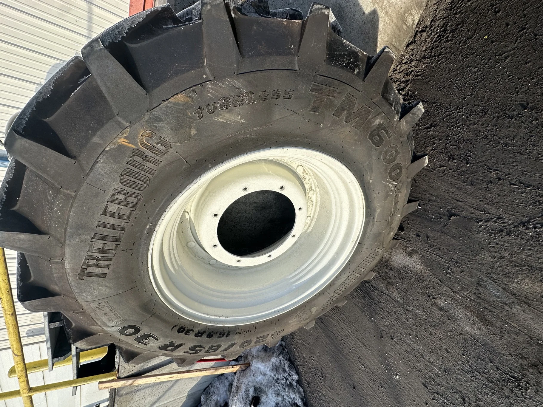 Used 98% 420/85R30 Trelleborg TM600 R1W 140A8 on a 15 x 30 NH White 12 Stub Disc Wheel With A