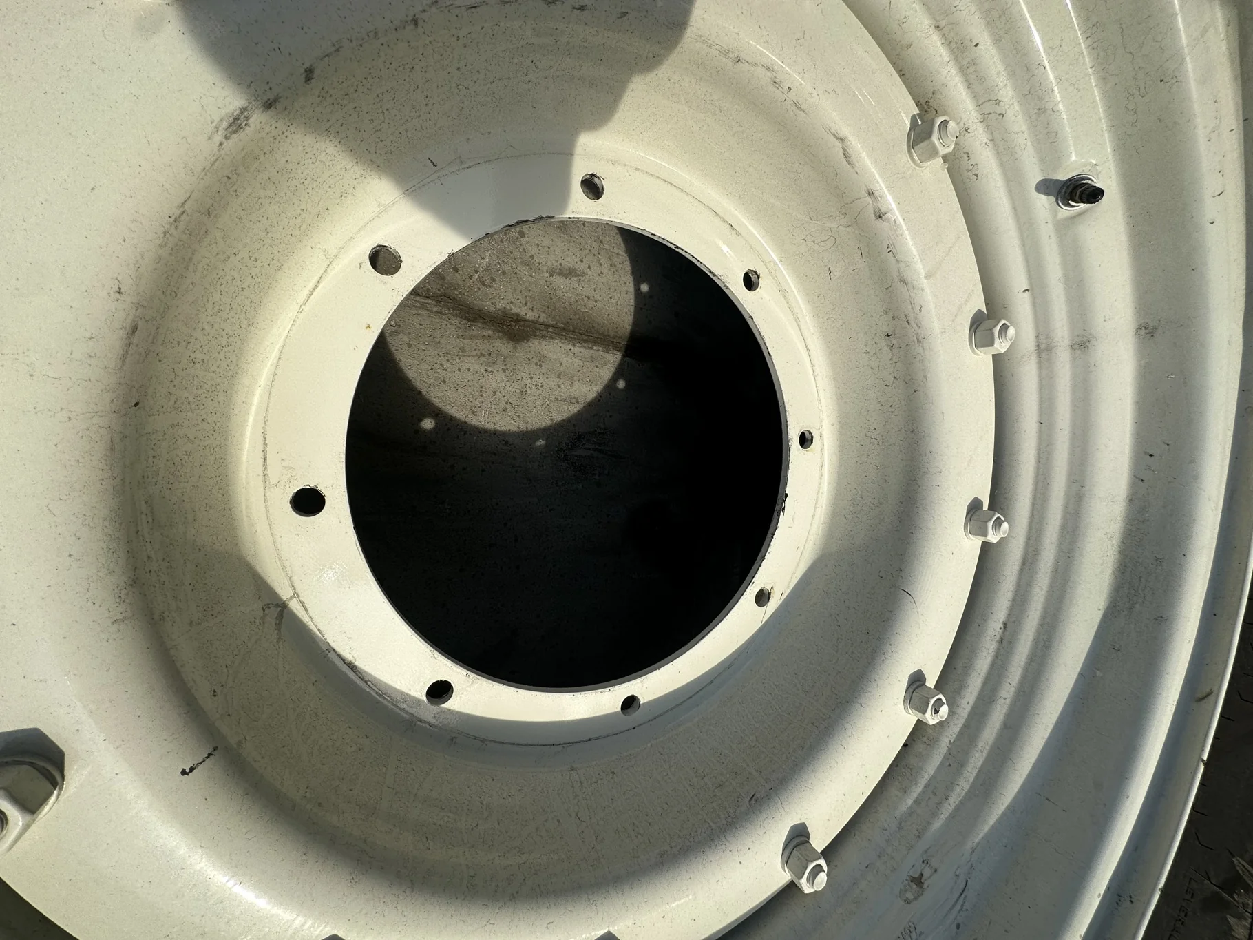 Used 98% 420/85R30 Trelleborg TM600 R1W 140A8 on a 15 x 30 NH White 12 Stub Disc Wheel With A image 3