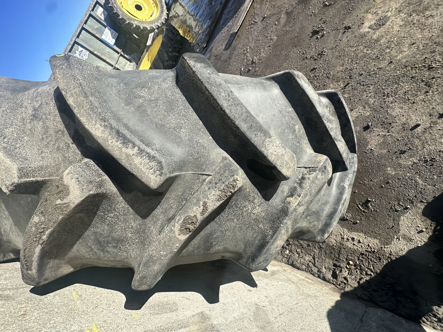 Used 80% 380/85R30 (14.9R30) Mitas AC85 135A8/135B TL on a 12 x 30 JD Yellow 8 Bolt Stub Disc image 5