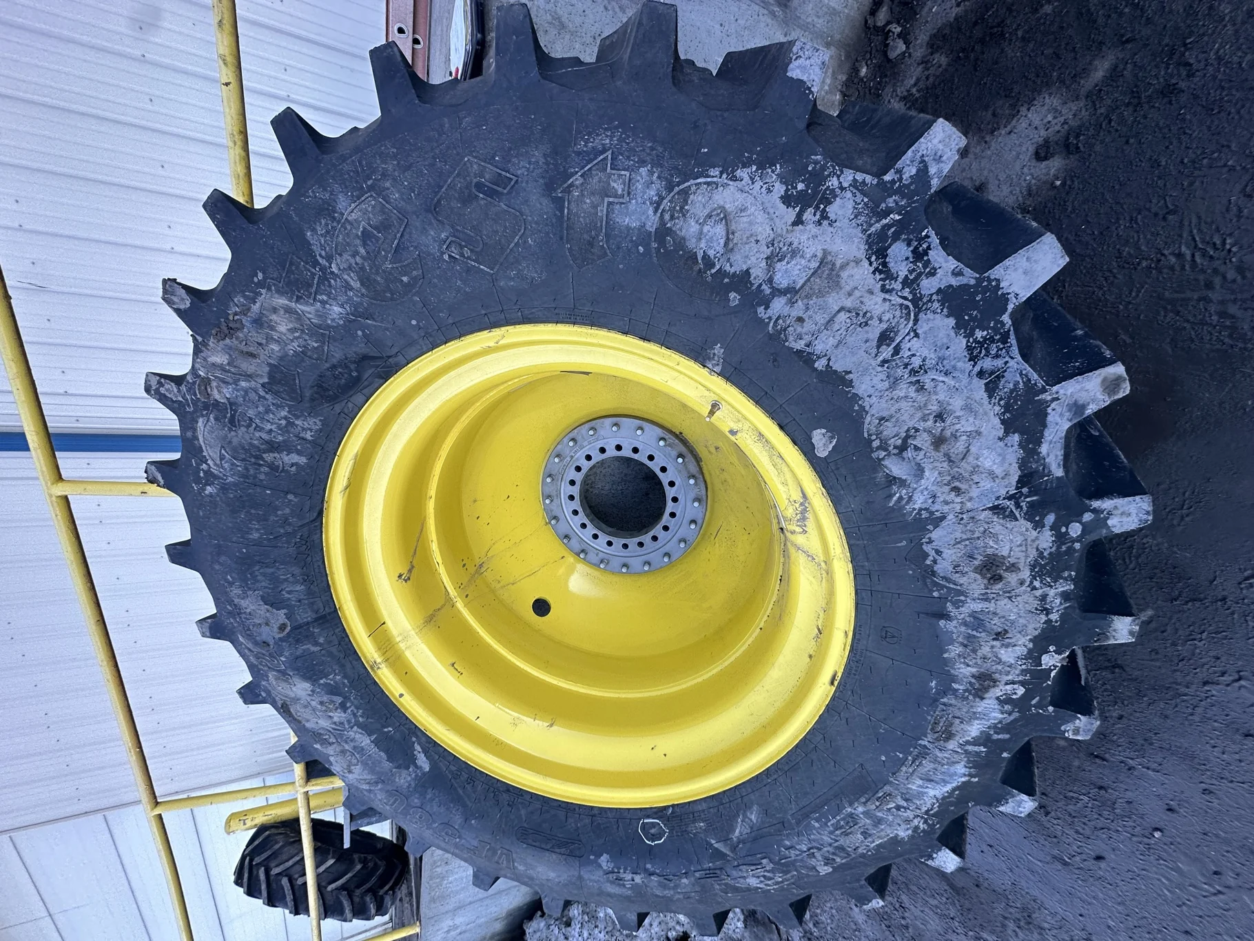 Used 95% VF580/85R42 CFO Firestone Radial Deep Tread 23 R-1W 178B TL on a 18 X 42  XE Series JD 20