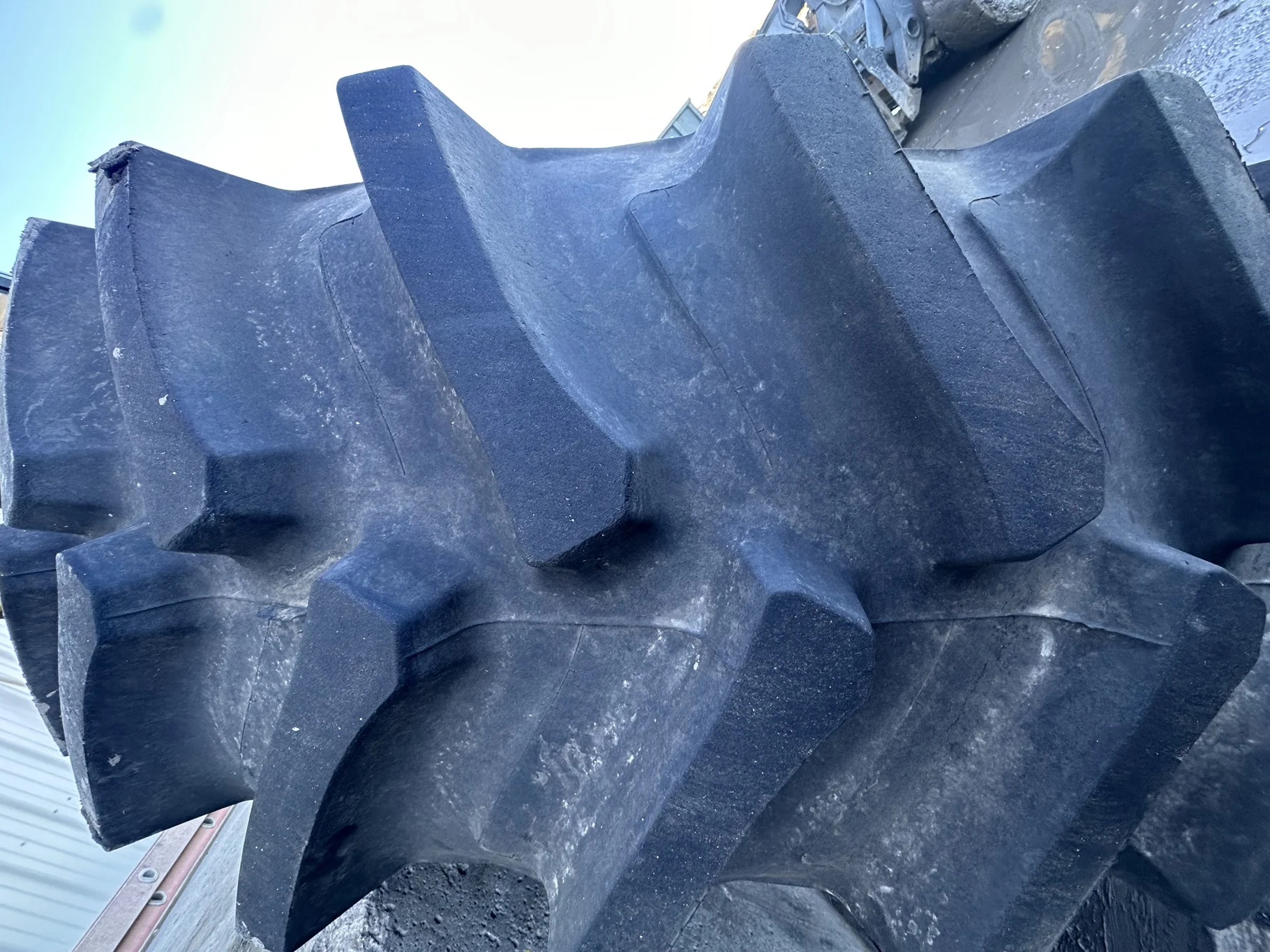 Used 95% VF580/85R42 CFO Firestone Radial Deep Tread 23 R-1W 178B TL on a 18 X 42  XE Series JD 20 image 3