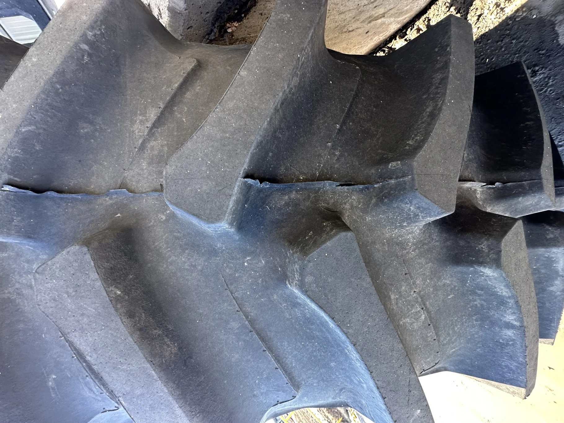 Used 95% VF580/85R42 CFO Firestone Radial Deep Tread 23 R-1W 178B TL on a 18 X 42 XE Series  JD image 6