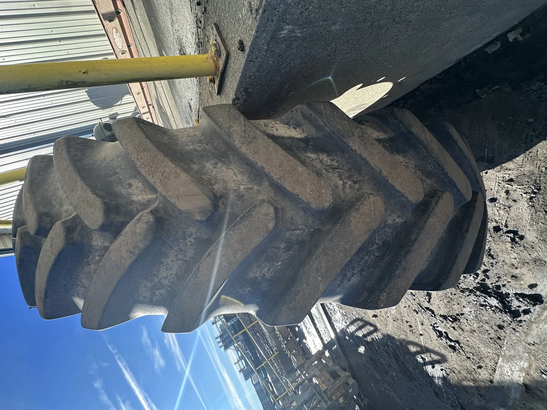 Used 80% VF480/80R50 Michelin SprayBib R-1W 179D TL on a 15 x 50 JD Yellow 12 Bolt Stub Disc ( image 4