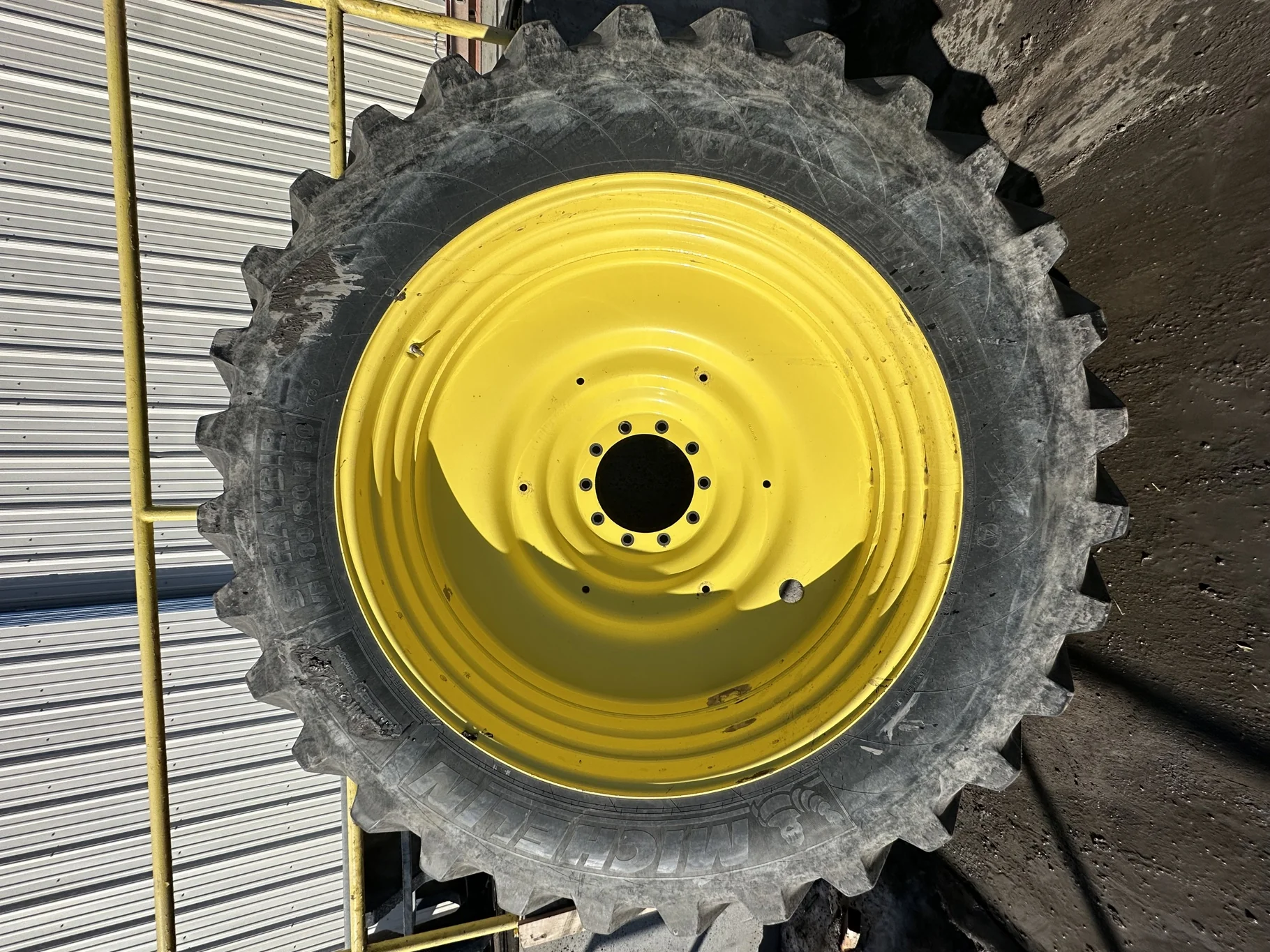 Used 85% VF480/80R50 Michelin SprayBib R-1W 179D TL on a 15 x 50 JD Yellow 10 Bolt (.906) Dual