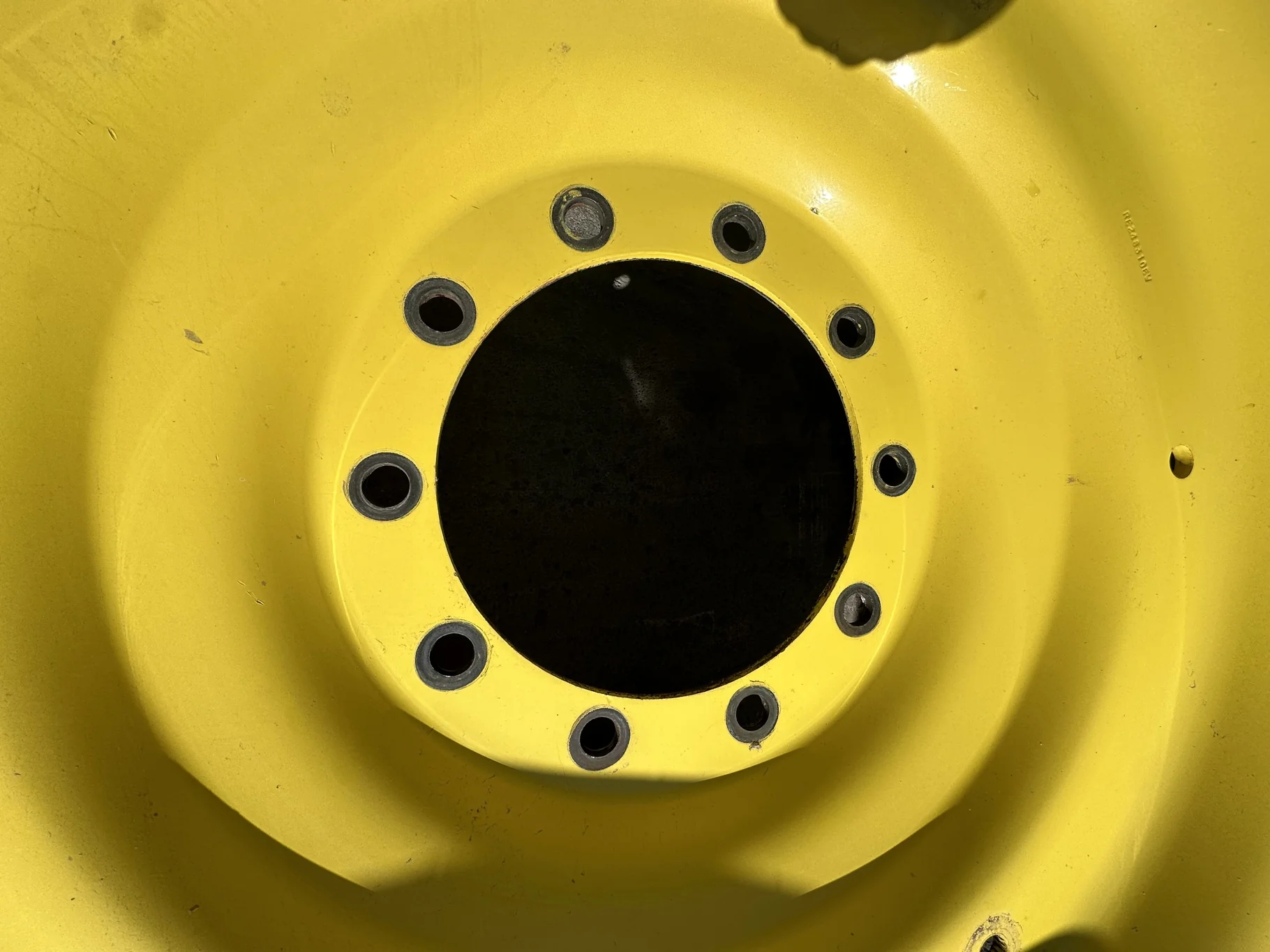 Used 85% VF480/80R50 Michelin SprayBib R-1W 179D TL on a 15 x 50 JD Yellow 10 Bolt (.906) Dual image 2