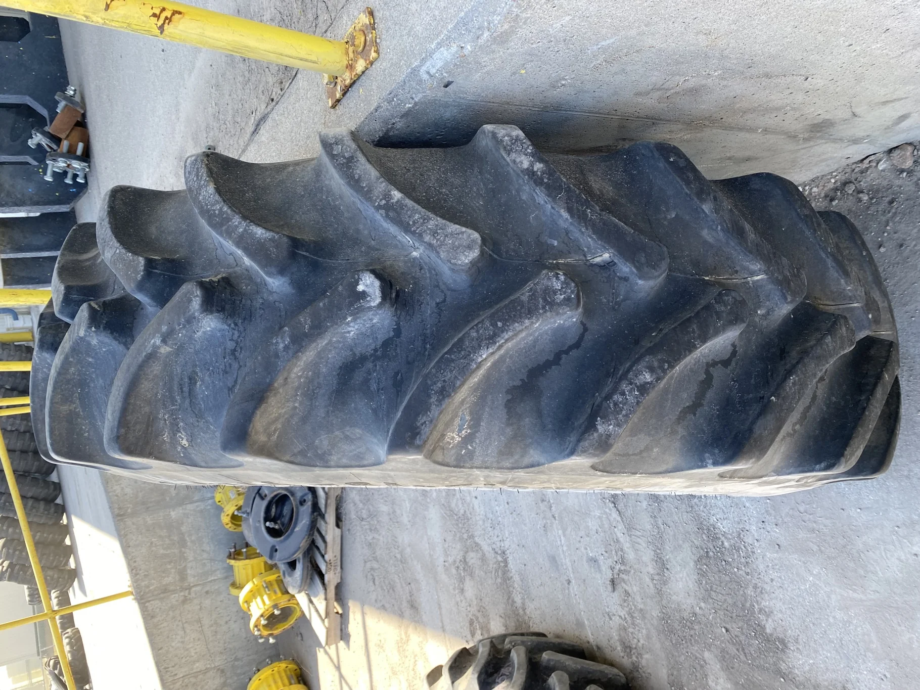Used 85% VF 420/85R34 Firestone Radial All Traction DT (157B) on 15 x 34 12 bolt wheel with 12 bolt image 3