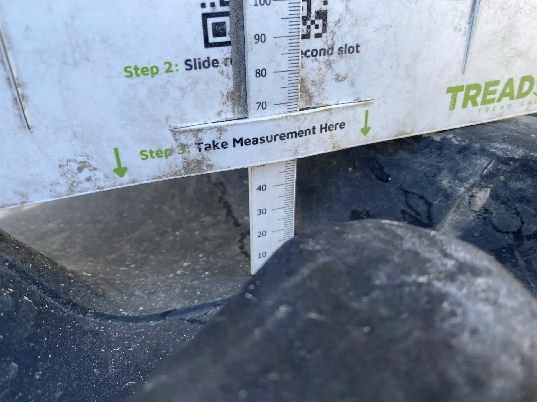 Used 85% VF 420/85R34 Firestone Radial All Traction DT (157B) on 15 x 34 12 bolt wheel with 12 bolt image 4