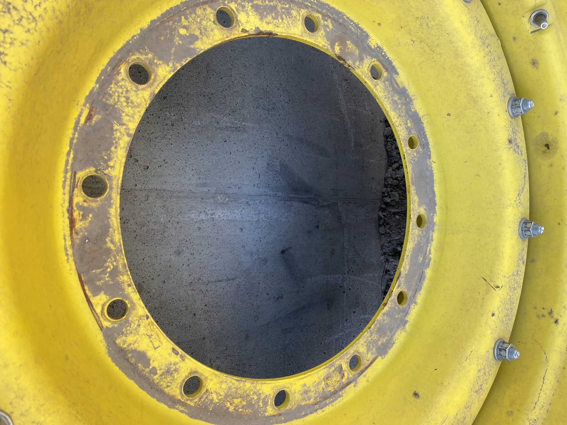 Used 85% VF 420/85R34 Firestone Radial All Traction DT (157B) on 15 x 34 12 bolt wheel with 12 bolt image 6