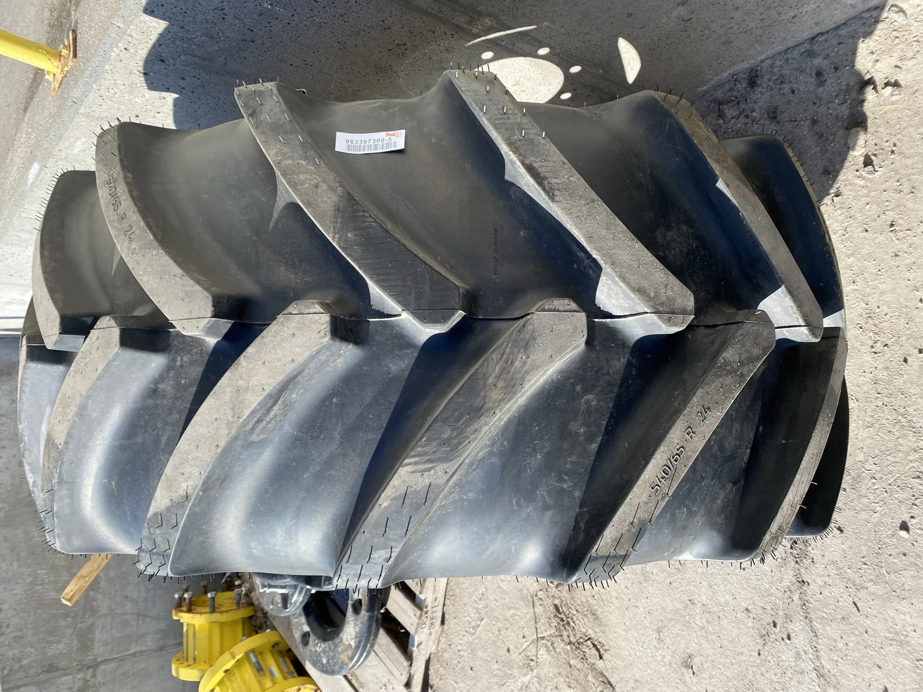 Used 98% 540/65R24 Continental TractorMaster R-1W 140D on a 16 x 24 JD Yellow 8 bolt wheel wit image 3