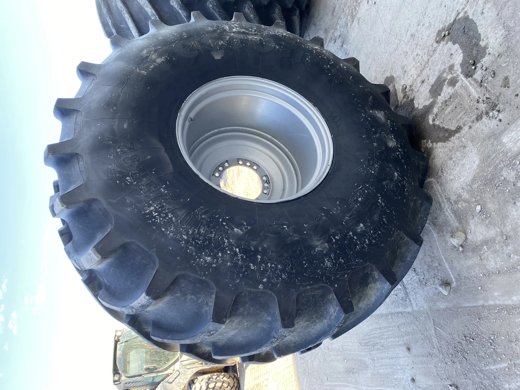 Used 80% 900/75R32 Firestone Radial All traction DT R-1W 184B TL on a 30 x 32 Case IH Silver 15 bolt image 2