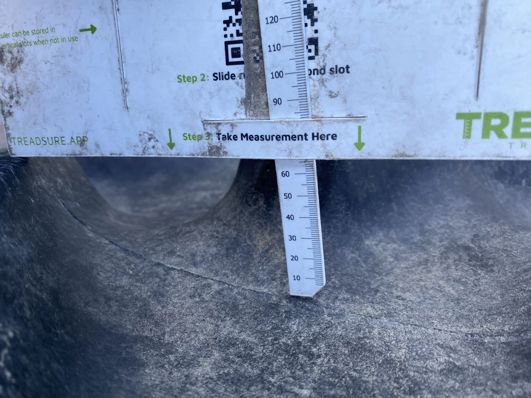 Used 80% 900/75R32 Firestone Radial All traction DT R-1W 184B TL on a 30 x 32 Case IH Silver 15 bolt image 4