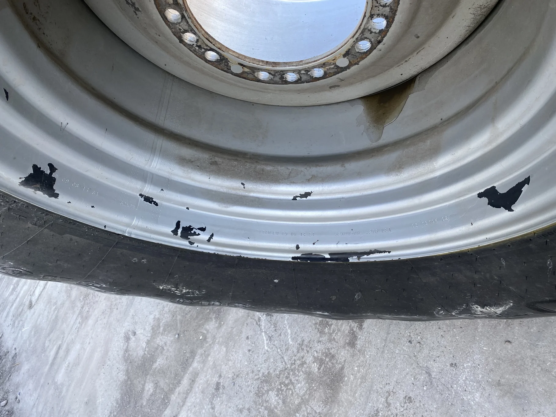Used 80% 900/75R32 Firestone Radial All traction DT R-1W 184B TL on a 30 x 32 Case IH Silver 15 bolt image 7