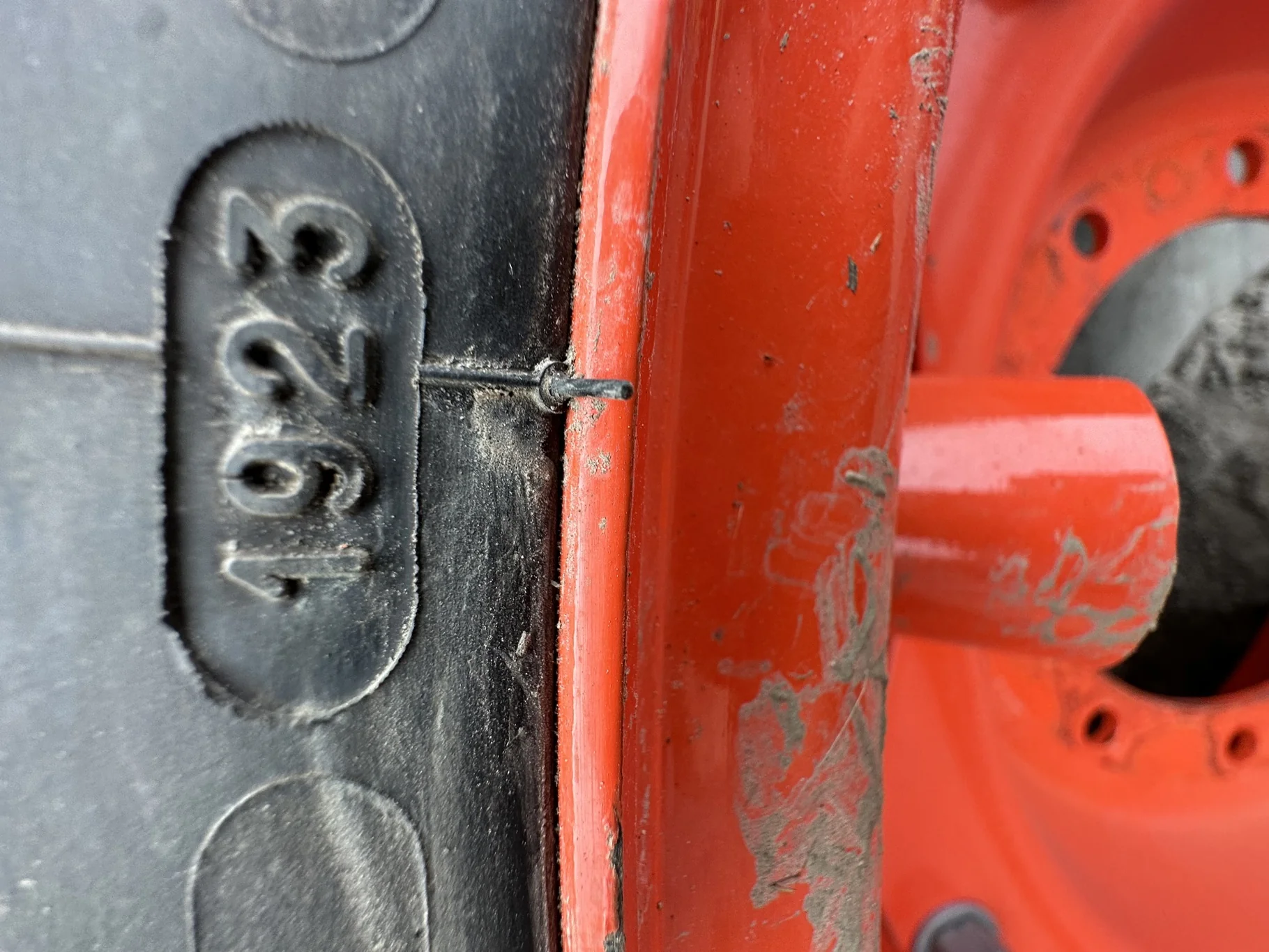 Used 440/80/R28 Michelin XMCL (156B) on 15 x 28 Kubota orange wheels (10-13-11)(Little bit of road w image 4