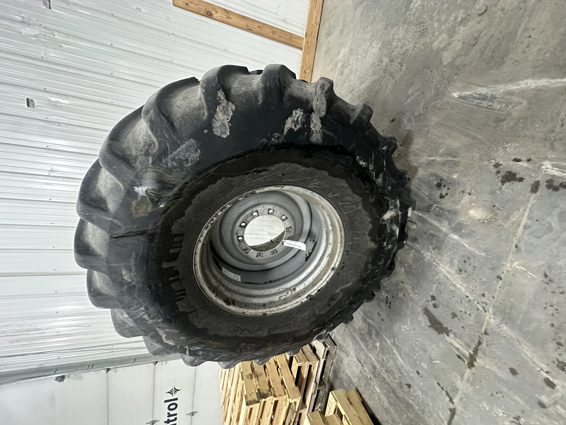 Used 78% 900/60R32 Firestone Radial All Traction 23 R-1 176B TL on 30 x 32 Case Silver Plate W