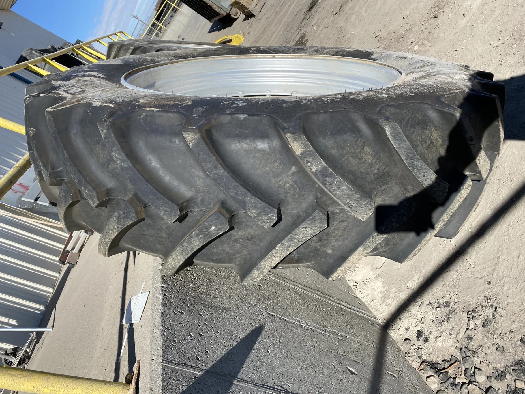 Used 93% 480/80R46 Mitas AC85 158A8 TL on a 16 x 46 Case Silver 16 Bolt Stub Disc With A 10 Bolt Dua image 3