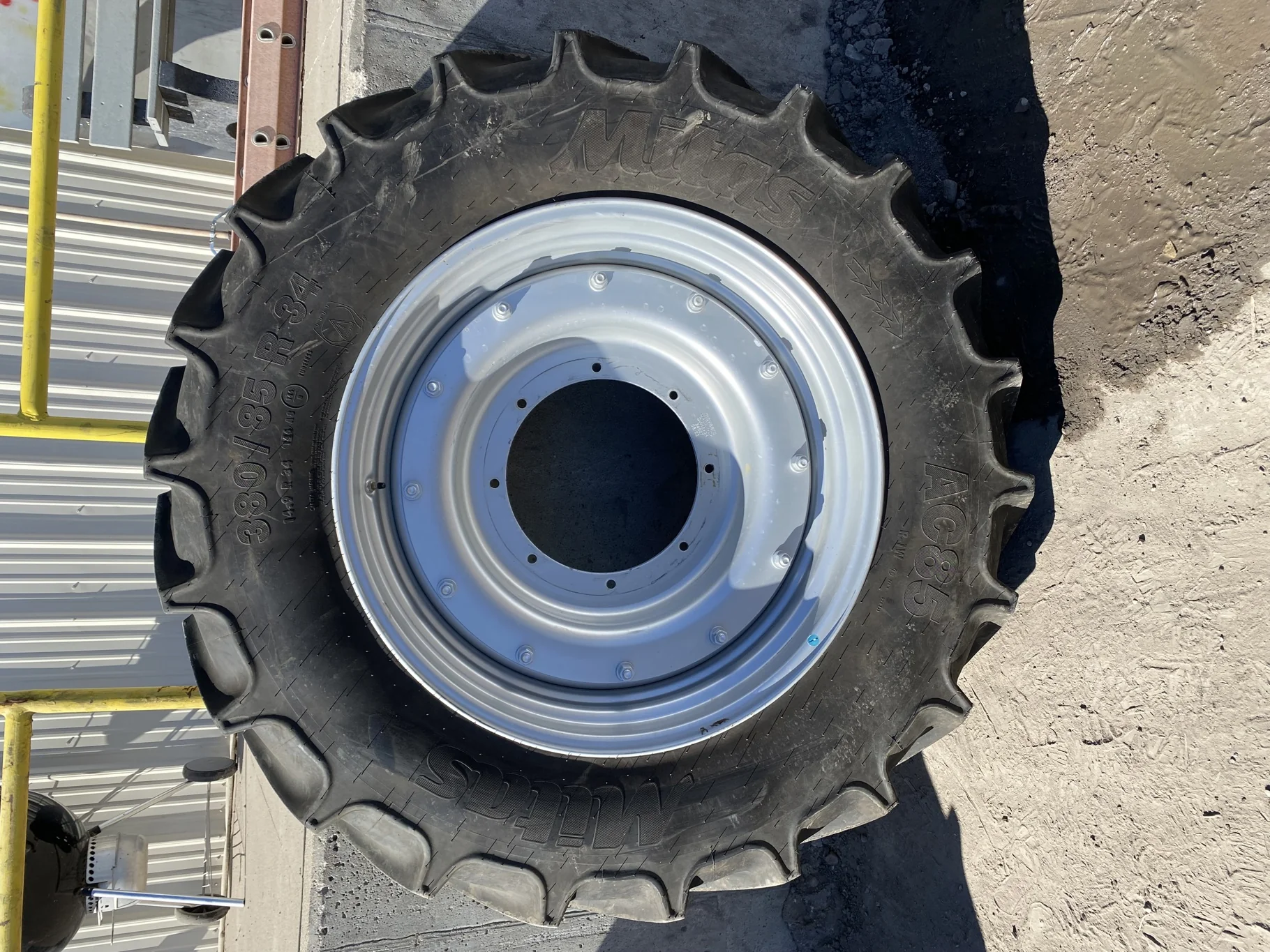 Used 94% 380/85R34 Mitas AC85 TL (146A8) on a 18 x 34 16 Bolt Stub DIsc With A 8 Bolt Center (8-15.8
