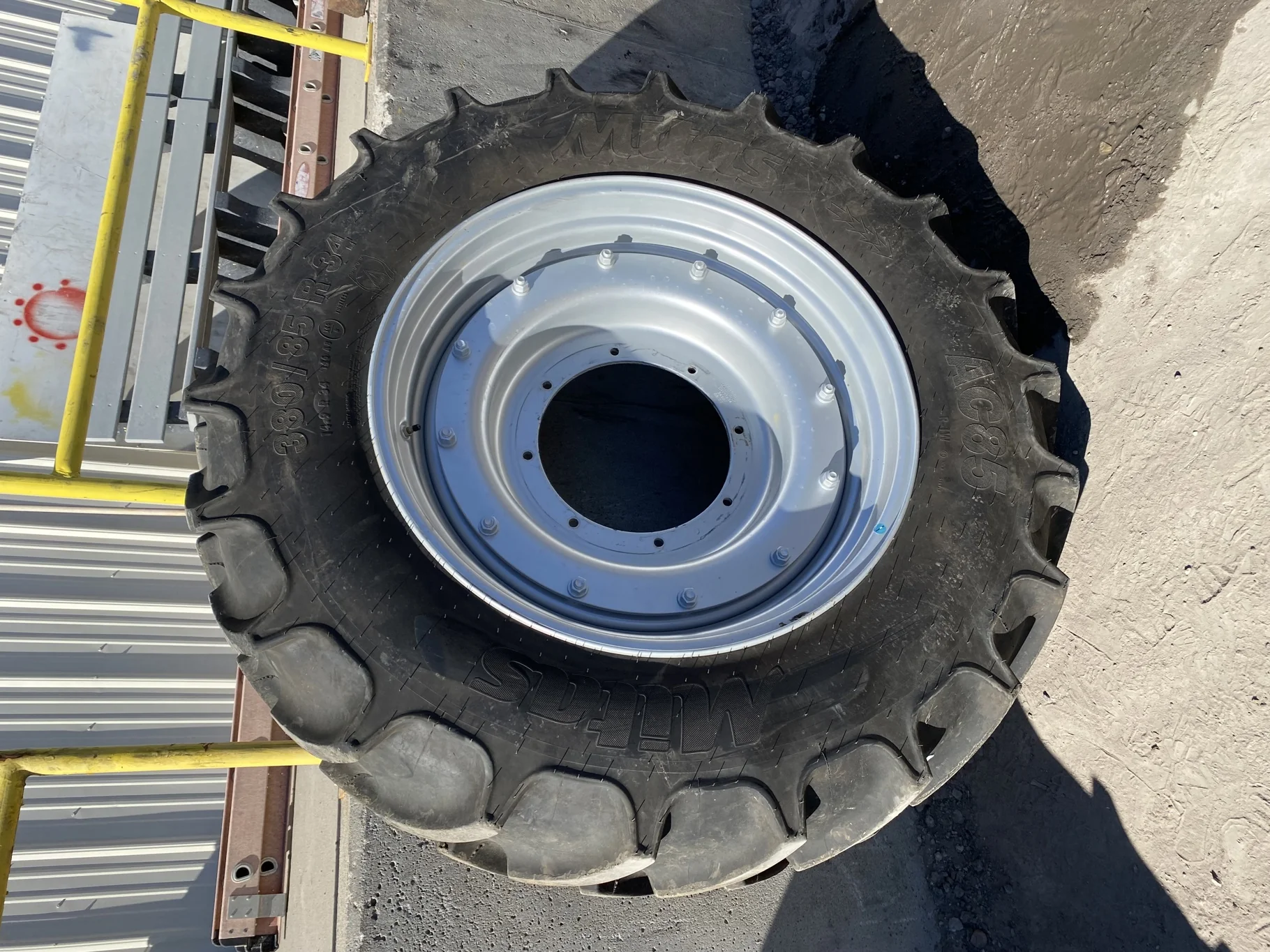 Used 94% 380/85R34 Mitas AC85 TL (146A8) on a 18 x 34 16 Bolt Stub DIsc With A 8 Bolt Center (8-15.8 image 2