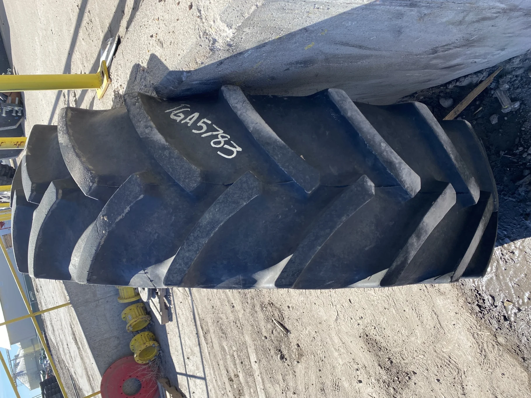 Used 94% 380/85R34 Mitas AC85 TL (146A8) on a 18 x 34 16 Bolt Stub DIsc With A 8 Bolt Center (8-15.8 image 3