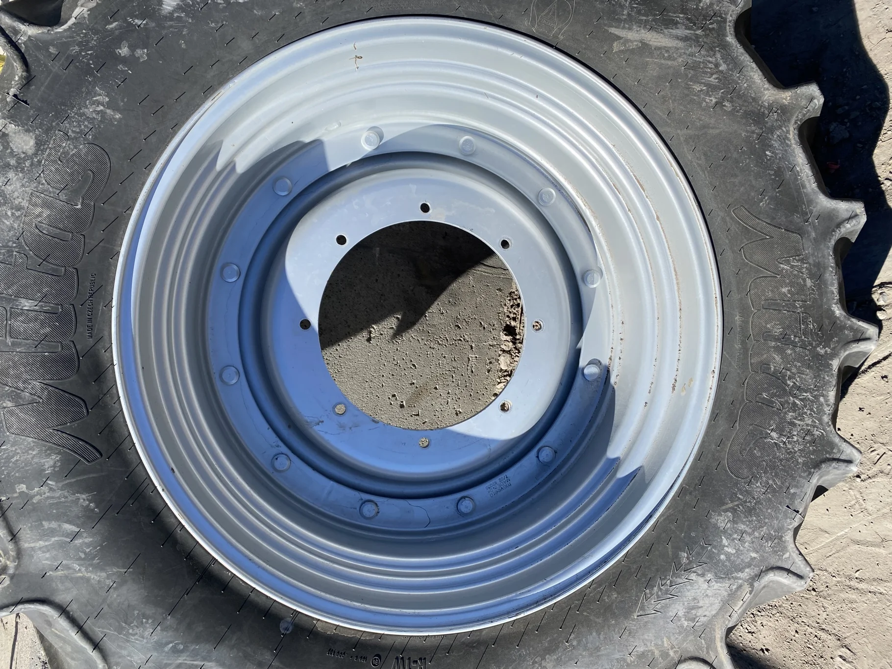 Used 94% 380/85R34 Mitas AC85 TL (146A8) on a 18 x 34 16 Bolt Stub DIsc With A 8 Bolt Center (8-15.8 image 5