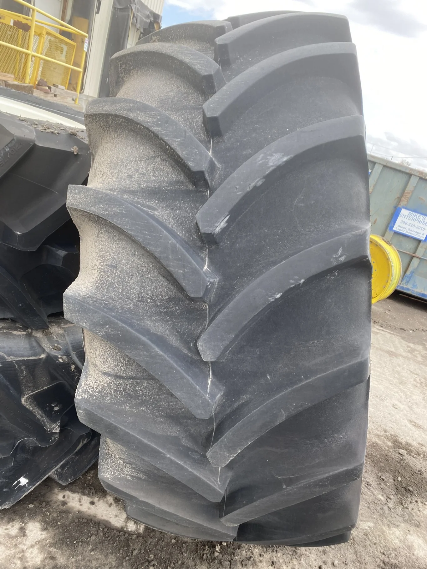 Used 95% LSW 800/55R46 Goodyear Optitorque R-1 (190D) mounted on 28 X 46 John Deere Yellow 12 Bolt image 3