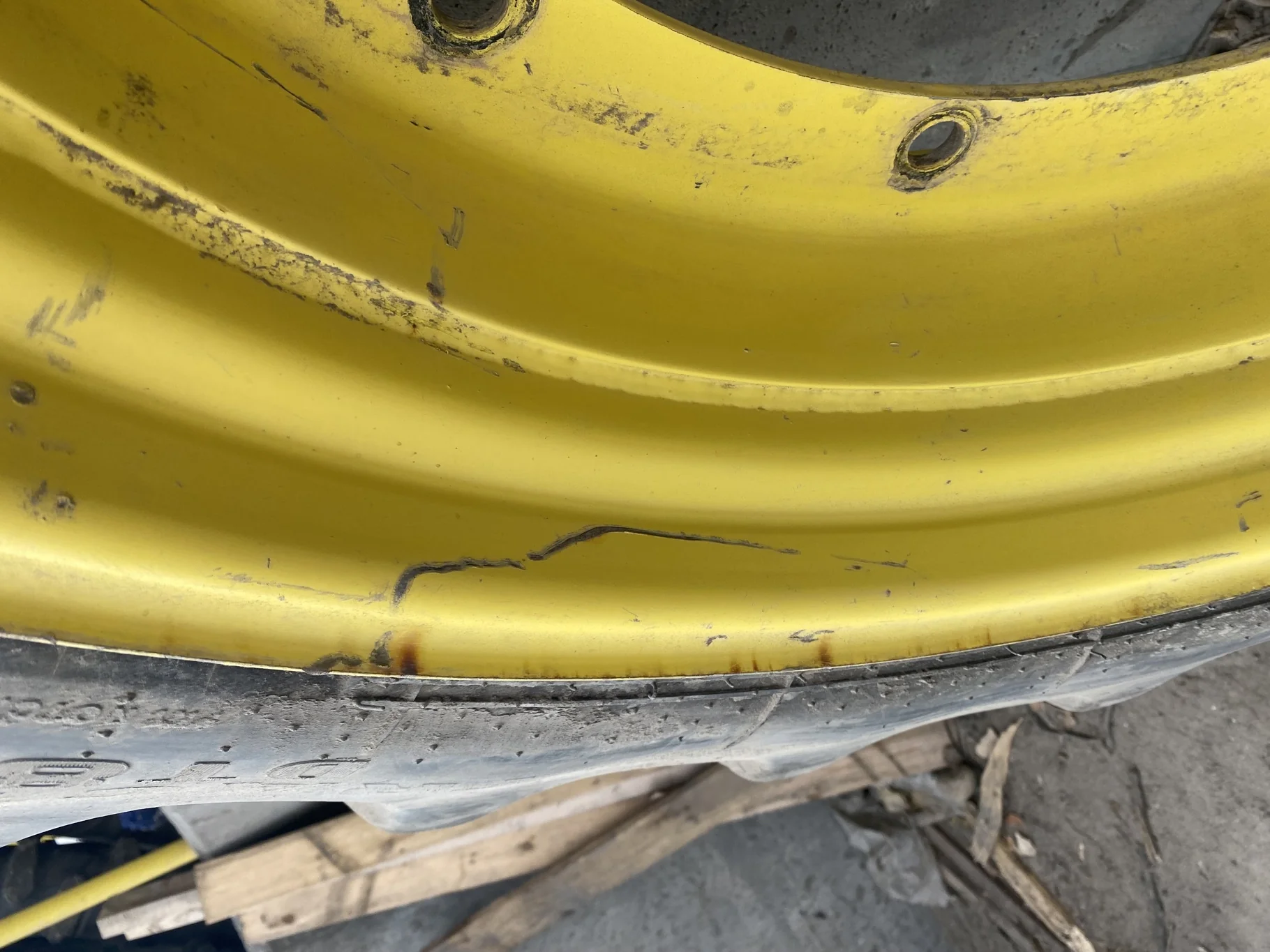 Used 40% 320/85R38 Goodyear Super Traction Radial (142D) R-1W TL on 10 x 38 John Deere Yellow Stub D image 4