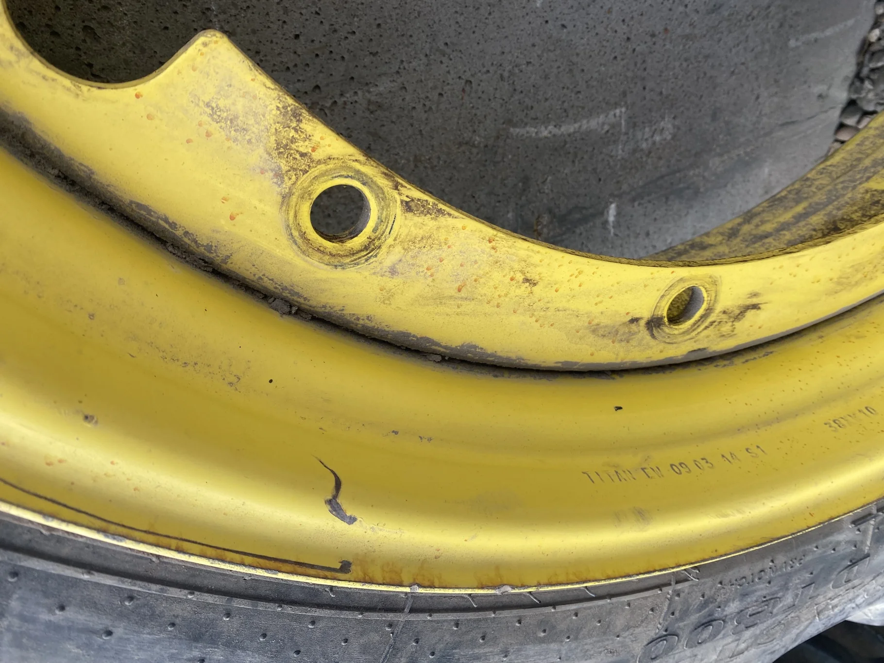 Used 40% 320/85R38 Goodyear Super Traction Radial (142D) R-1W TL on 10 x 38 John Deere Yellow Stub D image 9