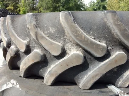 Used 90% 620/70R46 Michelin XM28 162A8 on a 20 x 46 JD Stub Disc-small crack on sidewall image 2