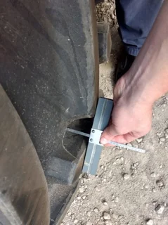 Used 90% 620/70R46 Michelin XM28 162A8 on a 20 x 46 JD Stub Disc-small crack on sidewall image 3