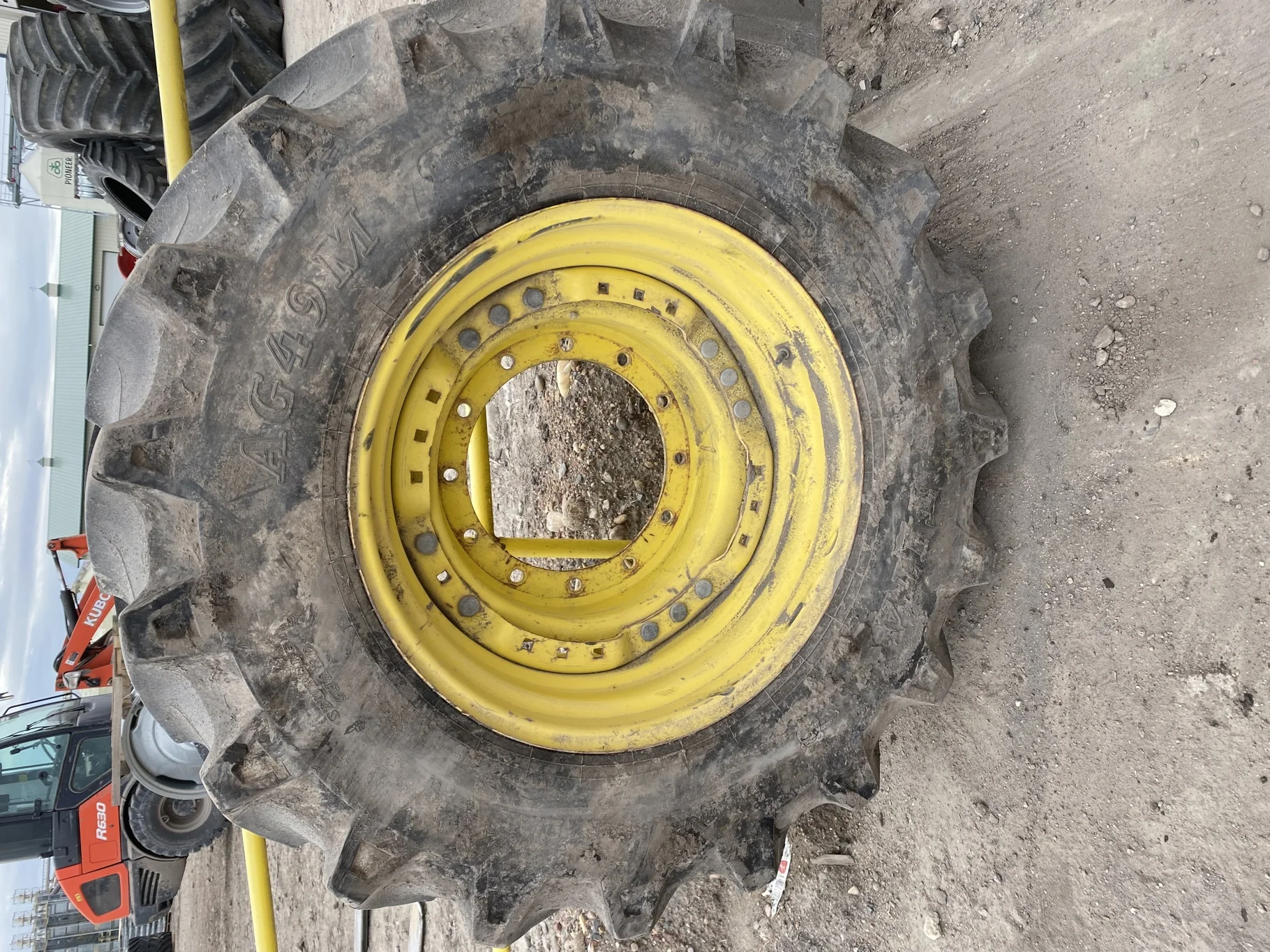 USED 55% 480/70R30 Titan AG49M R1W TL Mounted on 15 x 30 JD Yellow 12 Bolt (3 Bolt) (12-16-14)