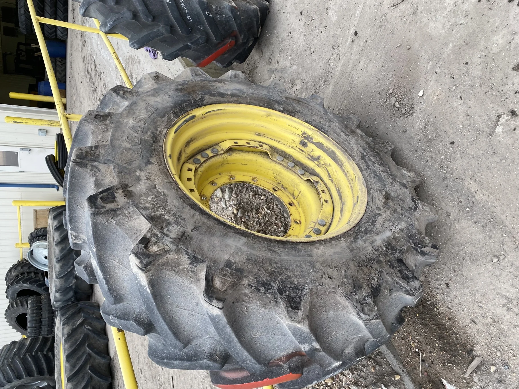 USED 55% 480/70R30 Titan AG49M R1W TL Mounted on 15 x 30 JD Yellow 12 Bolt (3 Bolt) (12-16-14) image 2
