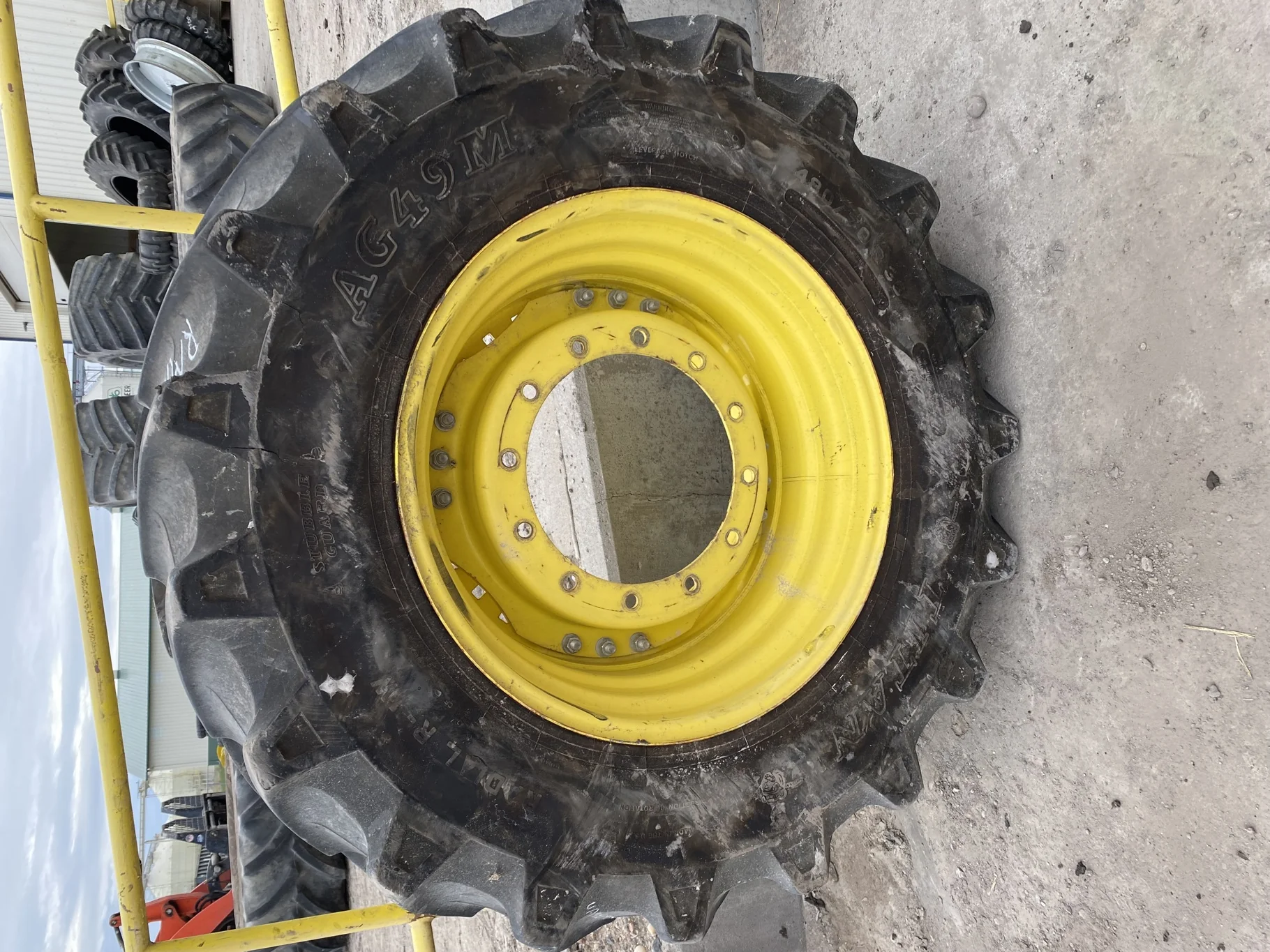 USED 55% 480/70R30 Titan AG49M R1W TL Mounted on 15 x 30 JD Yellow 12 Bolt (3 Bolt) (12-16-14) image 5