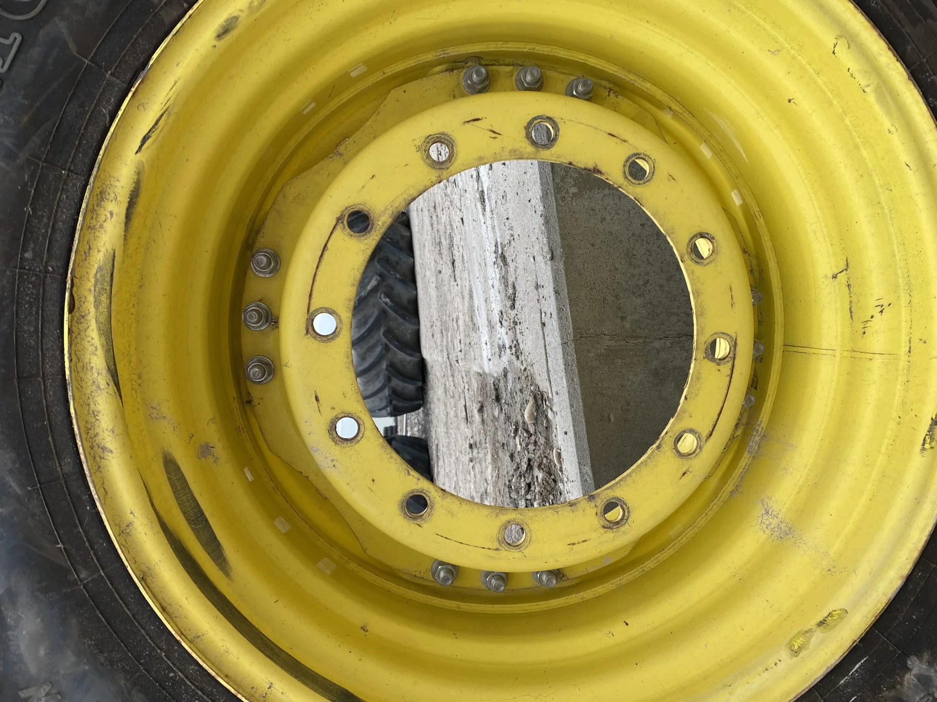 USED 55% 480/70R30 Titan AG49M R1W TL Mounted on 15 x 30 JD Yellow 12 Bolt (3 Bolt) (12-16-14) image 6