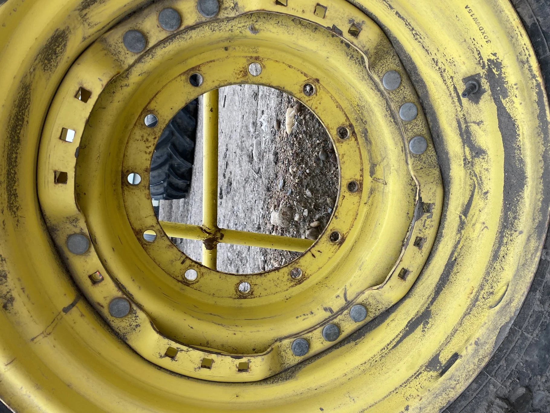 USED 55% 480/70R30 Titan AG49M R1W TL Mounted on 15 x 30 JD Yellow 12 Bolt (3 Bolt) (12-16-14) image 7