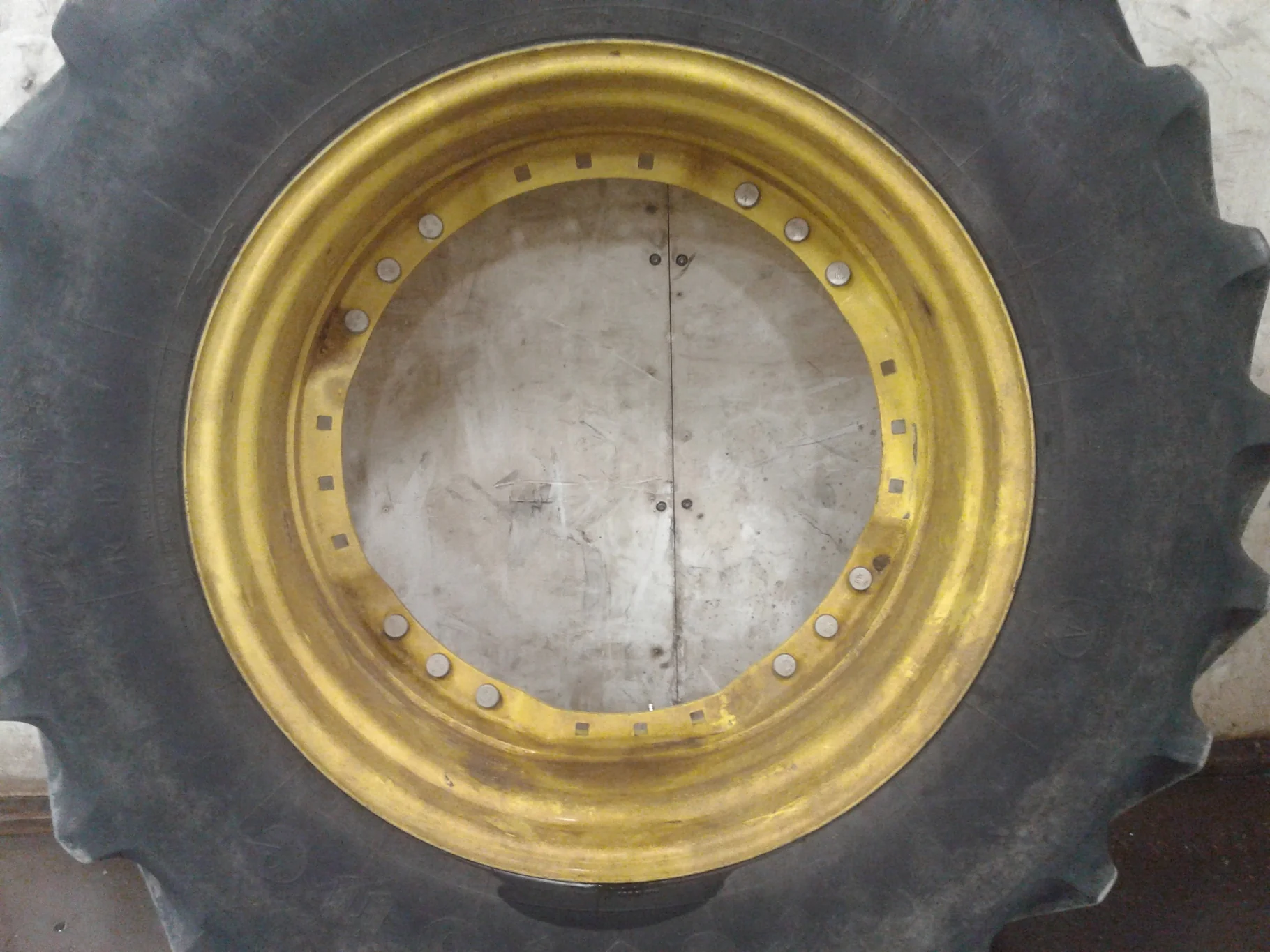 Used 35% 420/85R34 Firestone RAT DT R-1W (147B) on 15 x 34 JD Yellow waffle 3 bolt no disc image 2